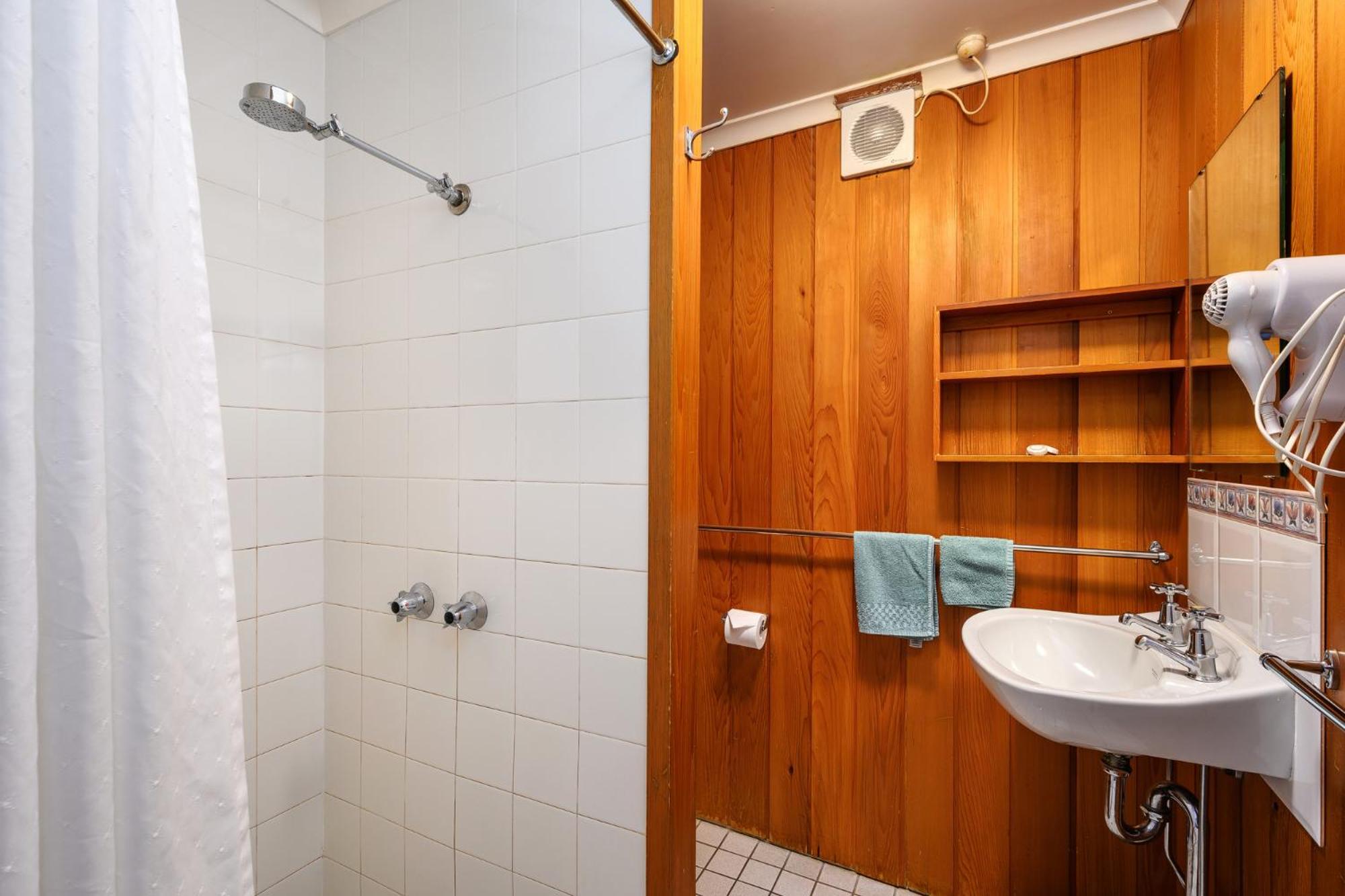 One-Bedroom Apartment (4 Adults) - Winter photo 2