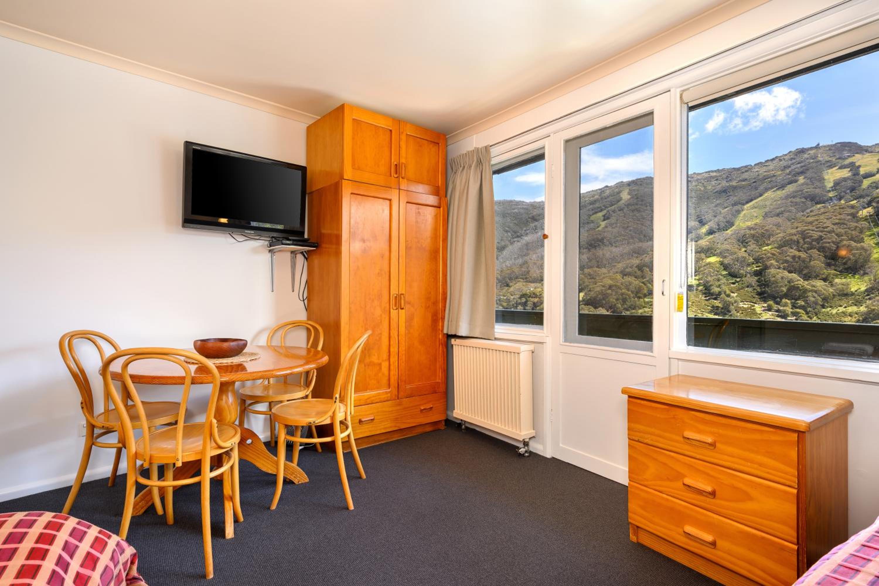 One-Bedroom Apartment (4 Adults) - Winter photo 3
