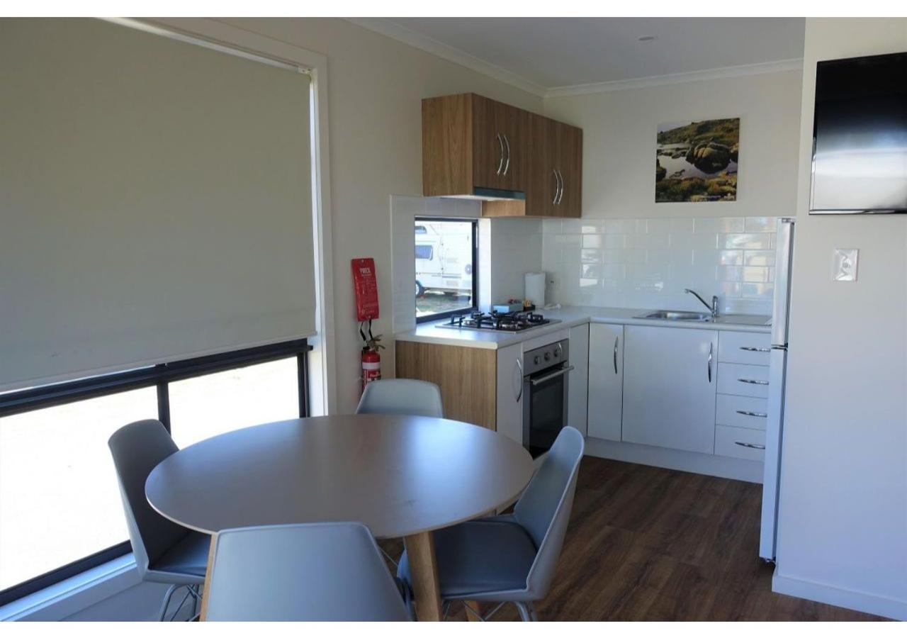 Standard 2 Bedroom Cabin - Sleeps 4 - Photo 5