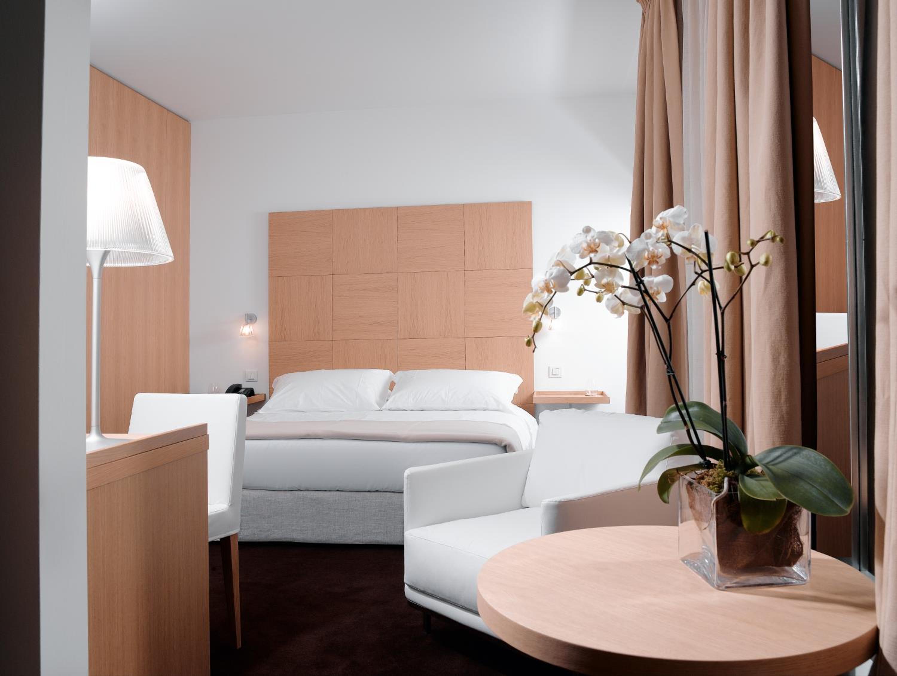 Deluxe Suite with Balcony - Photo 1
