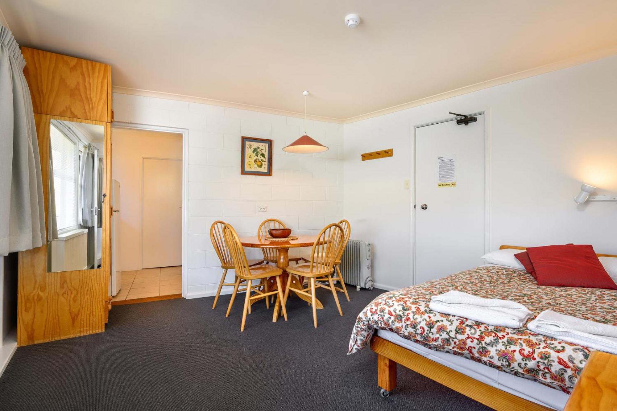 Family Apartment (Sleeps 5) - Summer photo 3