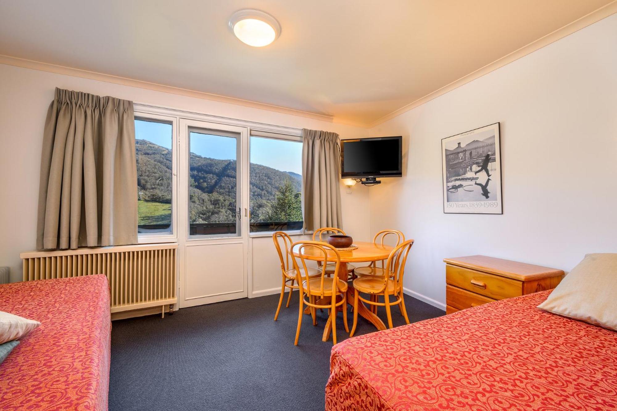 One-Bedroom Apartment (2 Adults) - Winter photo 1