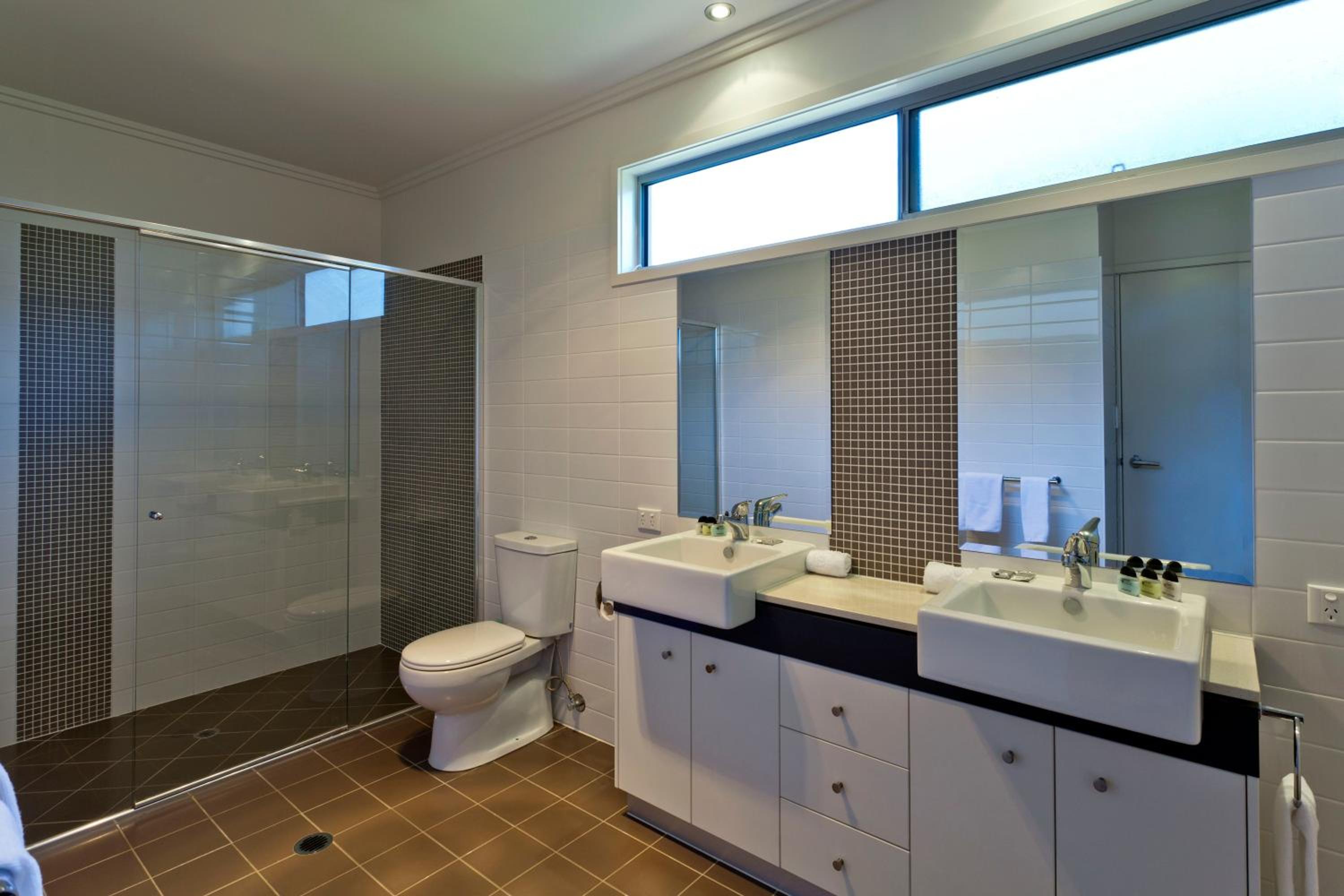 Three-Bedroom Classic Villa - Photo 3