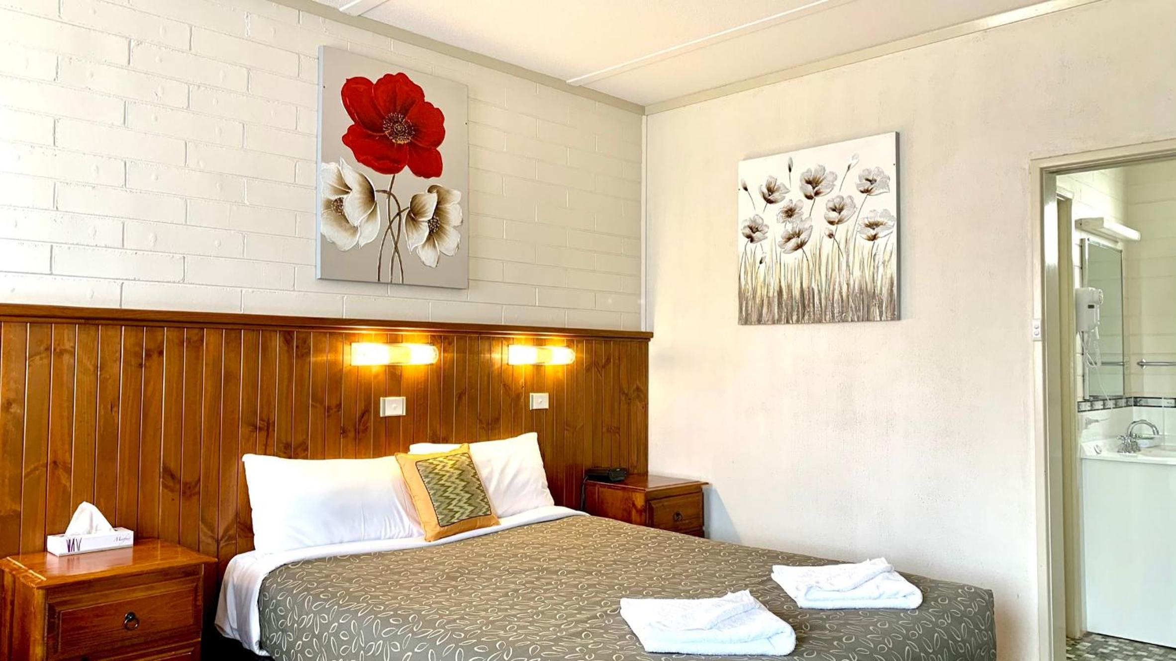 Budget Double Room photo 3