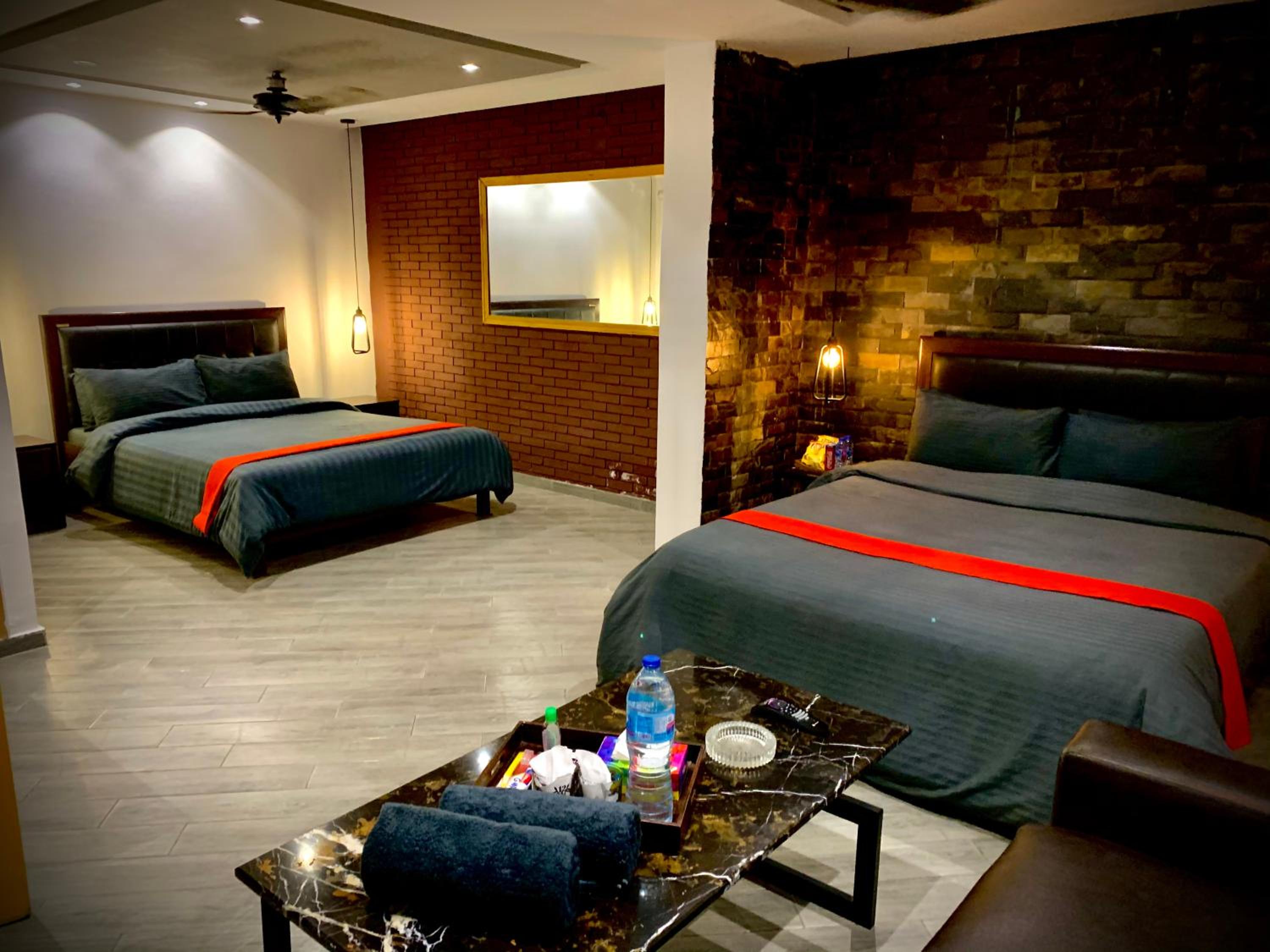 Deluxe Family Suite photo 1