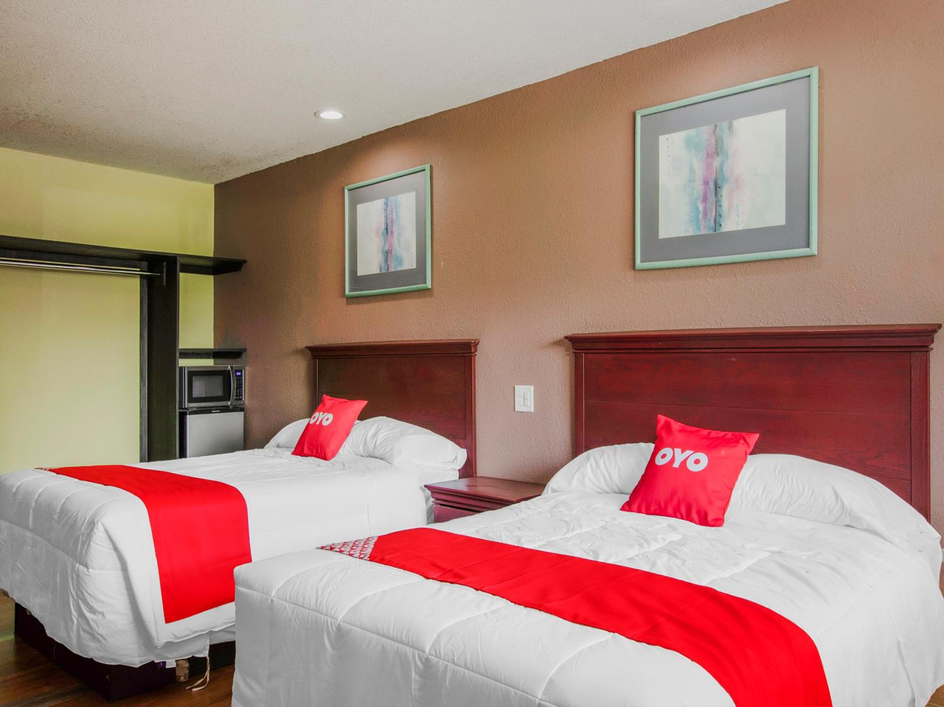 Double Room with Two Double Beds - Photo 2