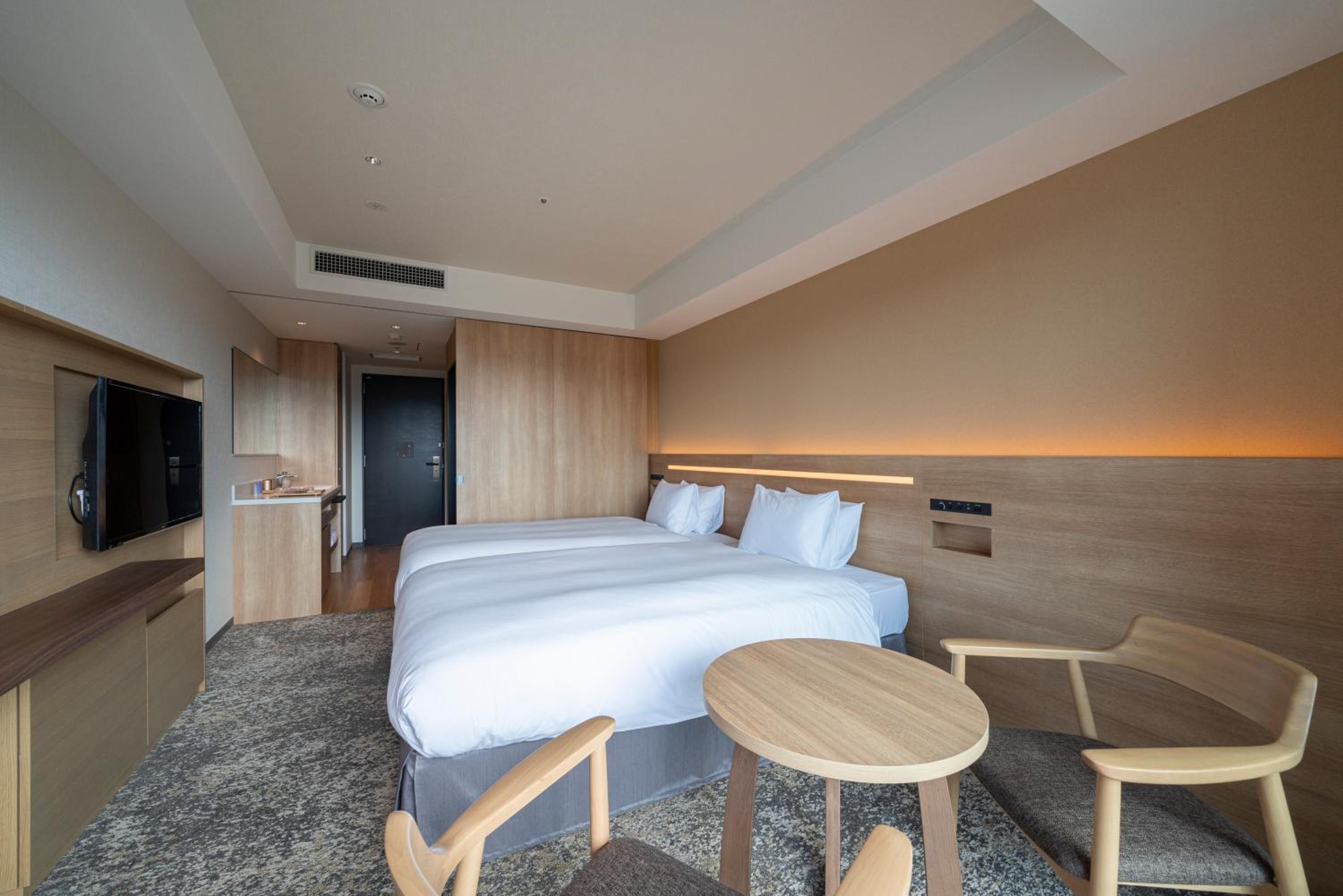 Twin Room with Shower, Balcony and Park View - Non Smoking - Photo 3