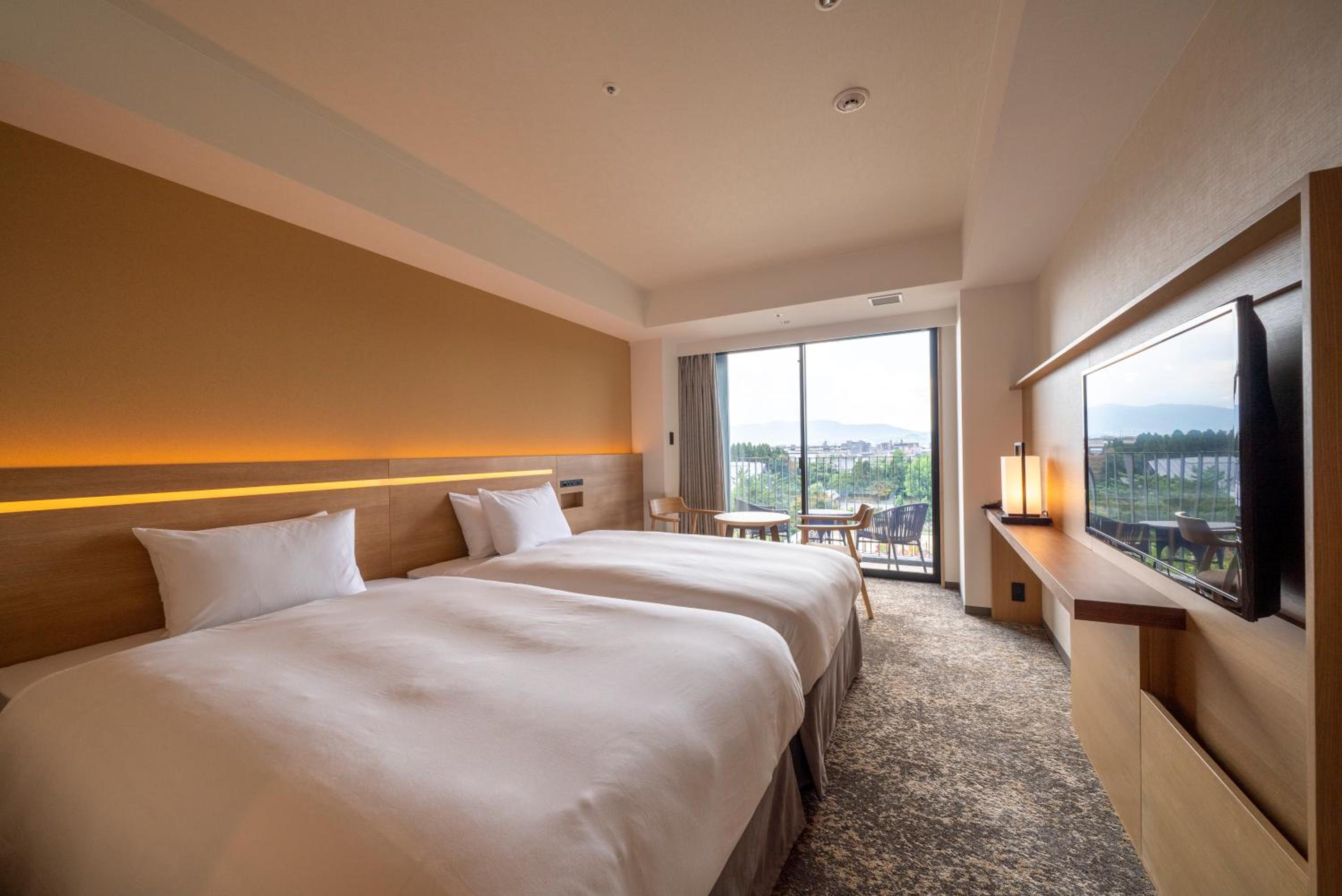 Twin Room with Shower, Balcony and Park View - Non Smoking - Photo 1
