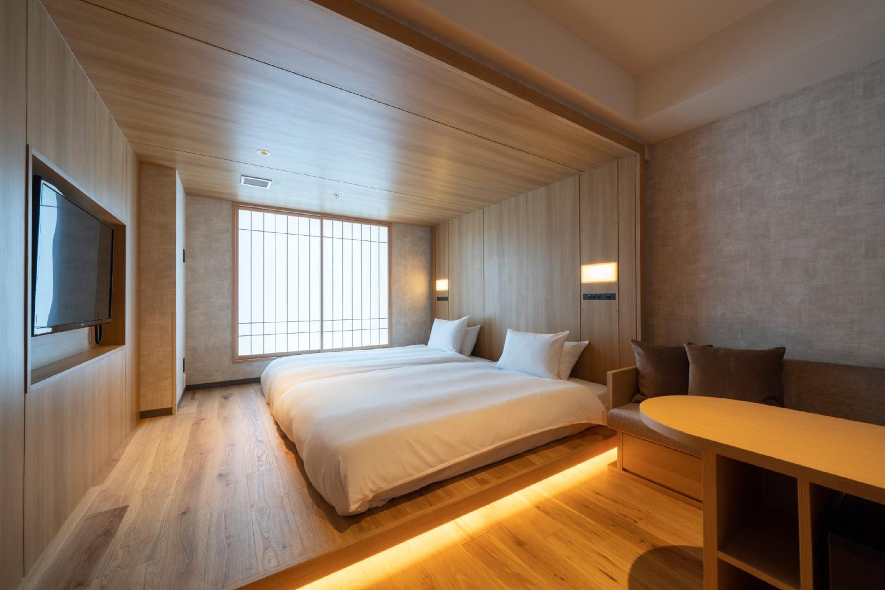 Wood Box Twin Room and Fixed Window with Shower - Non Smoking photo 1