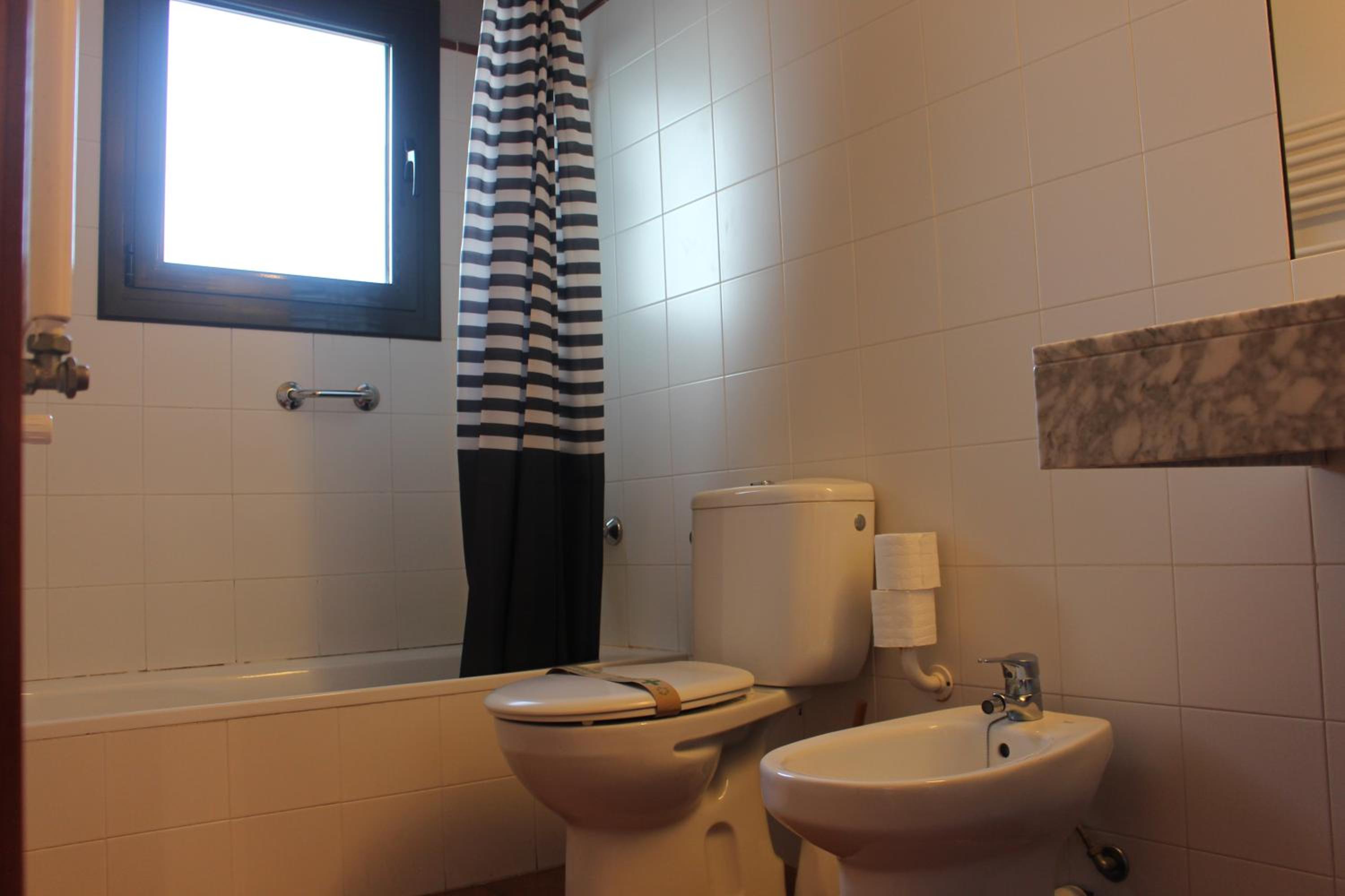 Standard Queen Room - Photo 3
