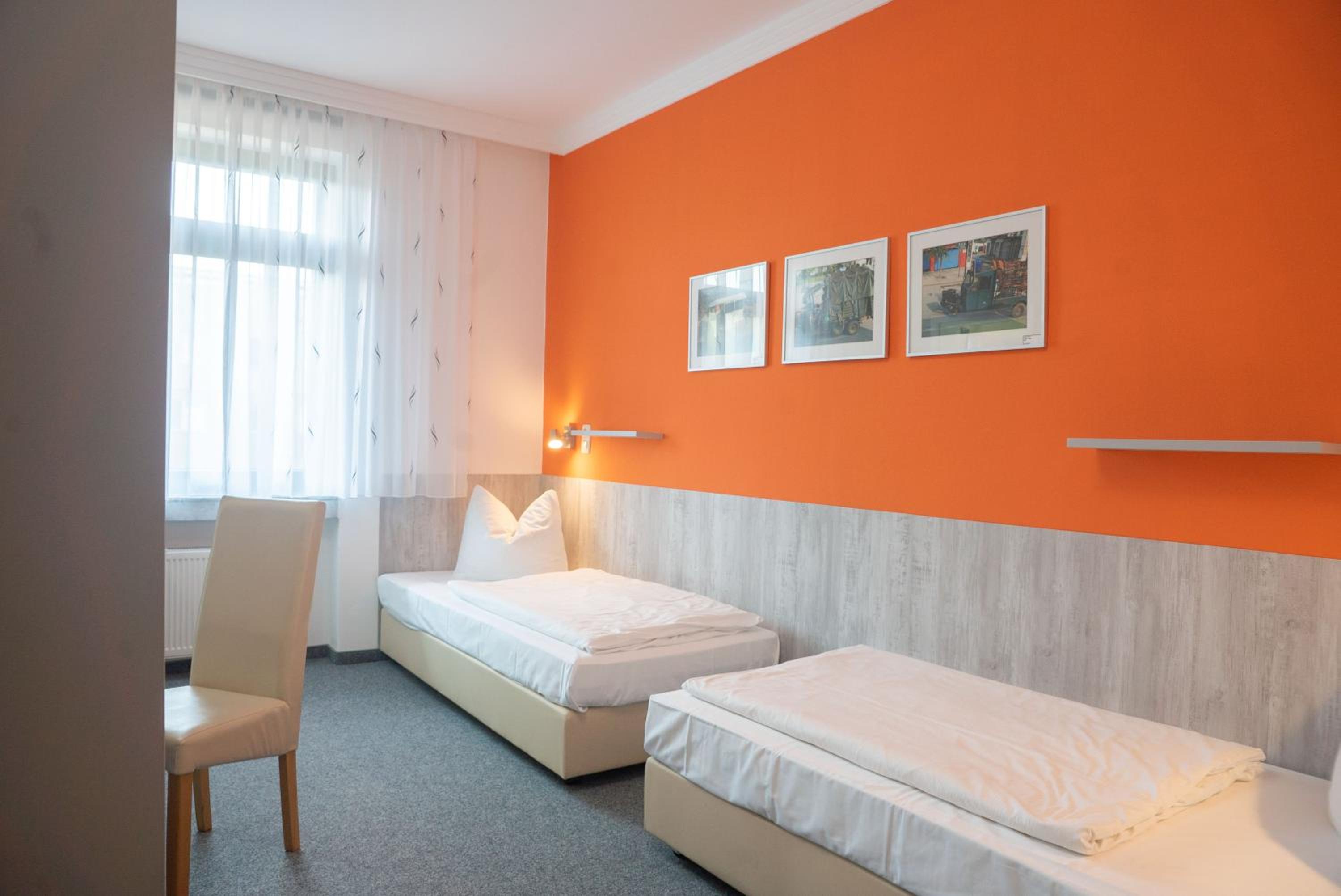 Twin Room - Photo 1