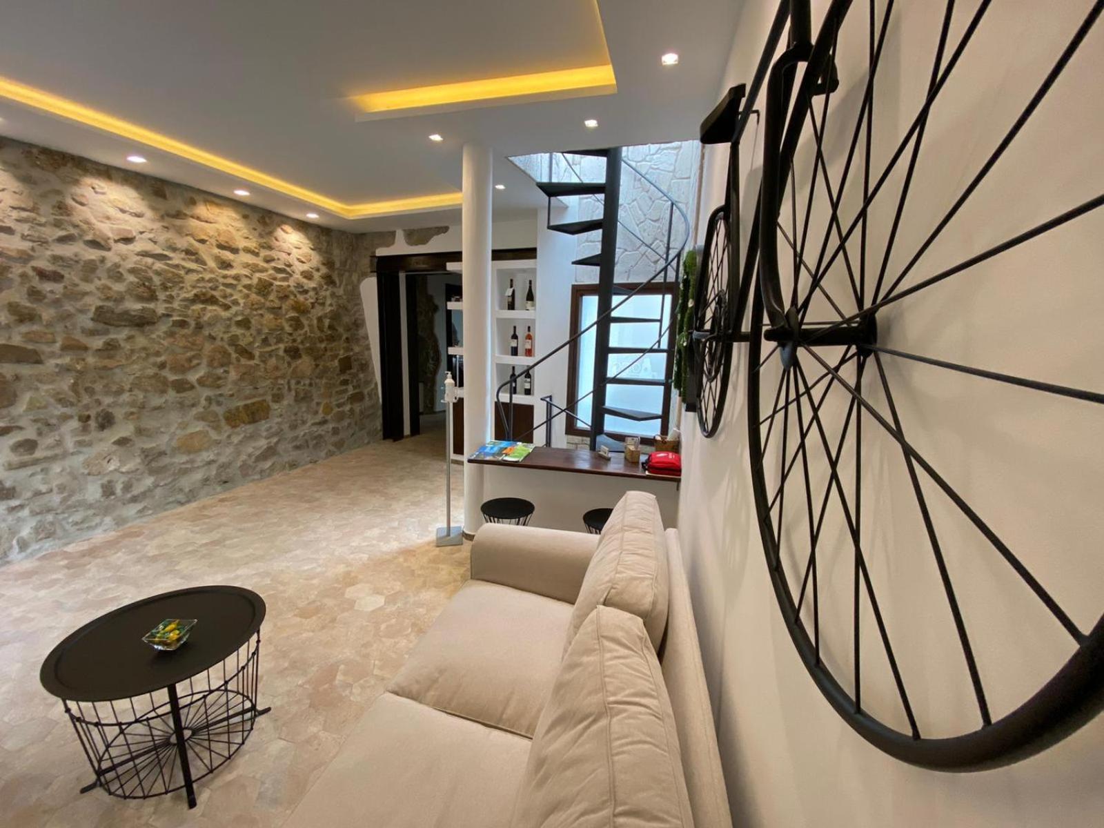 Double Room - Photo 27