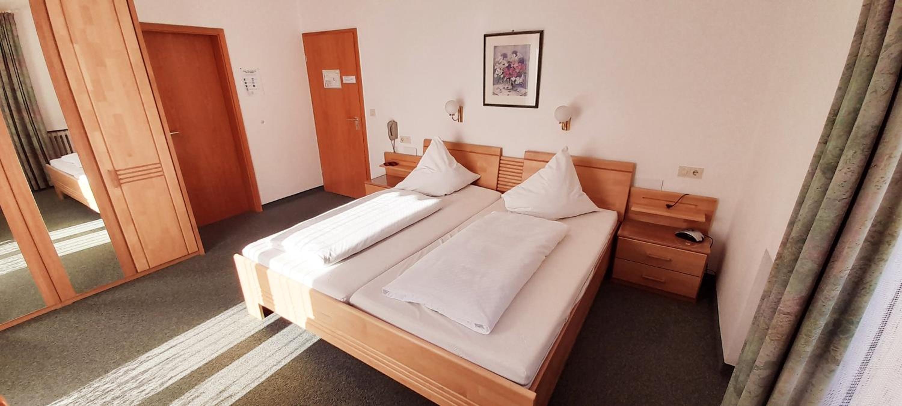Standard Double Room - Photo 2