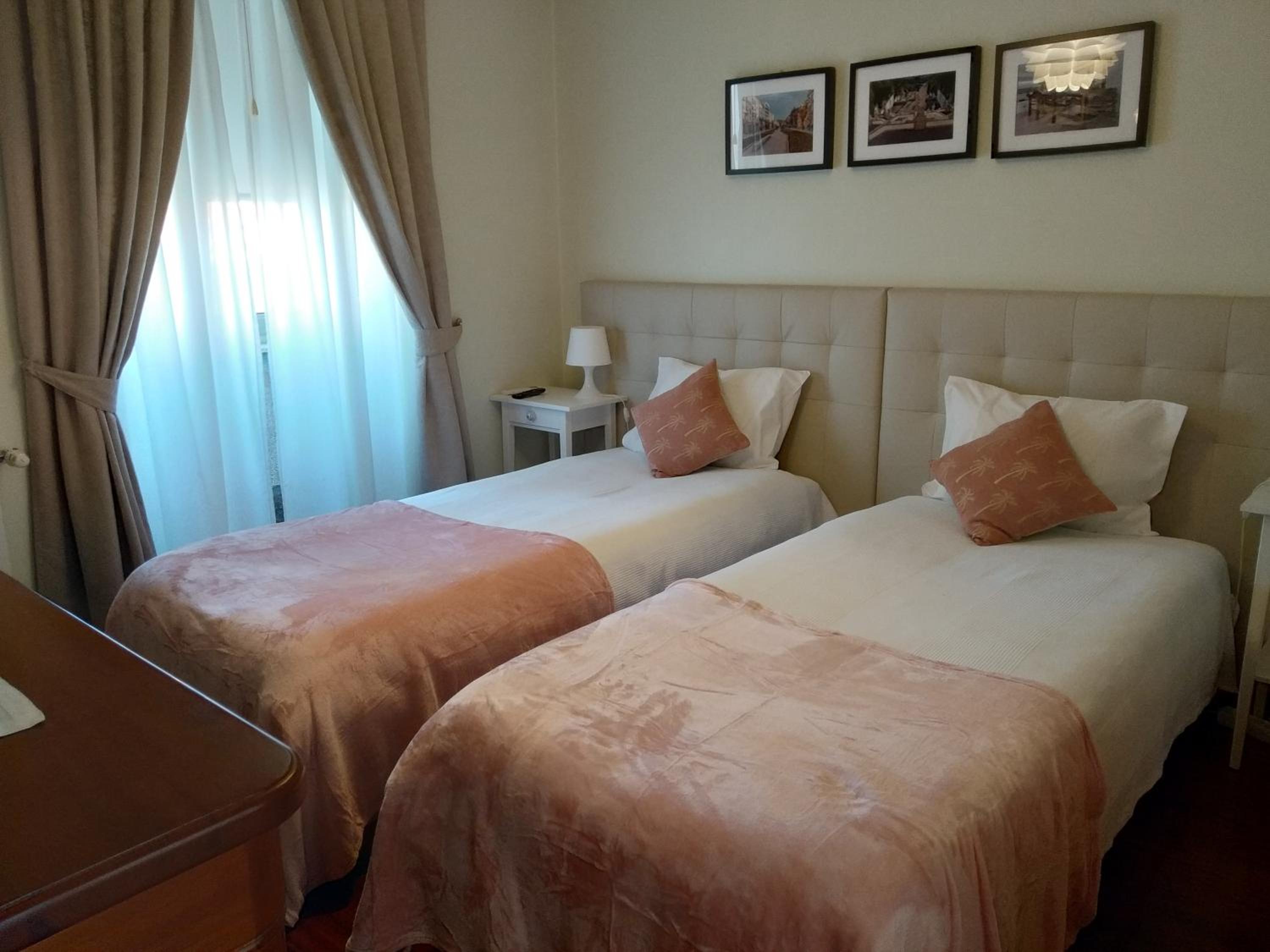 Double or Twin Room - Photo 4
