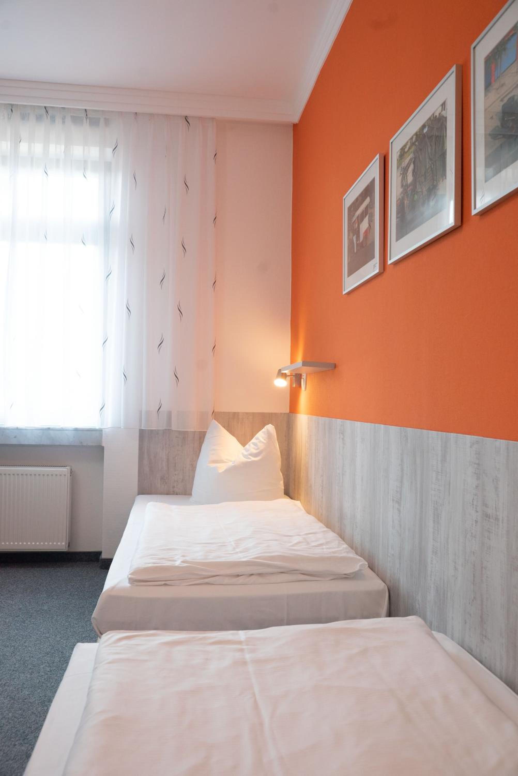 Twin Room - Photo 7