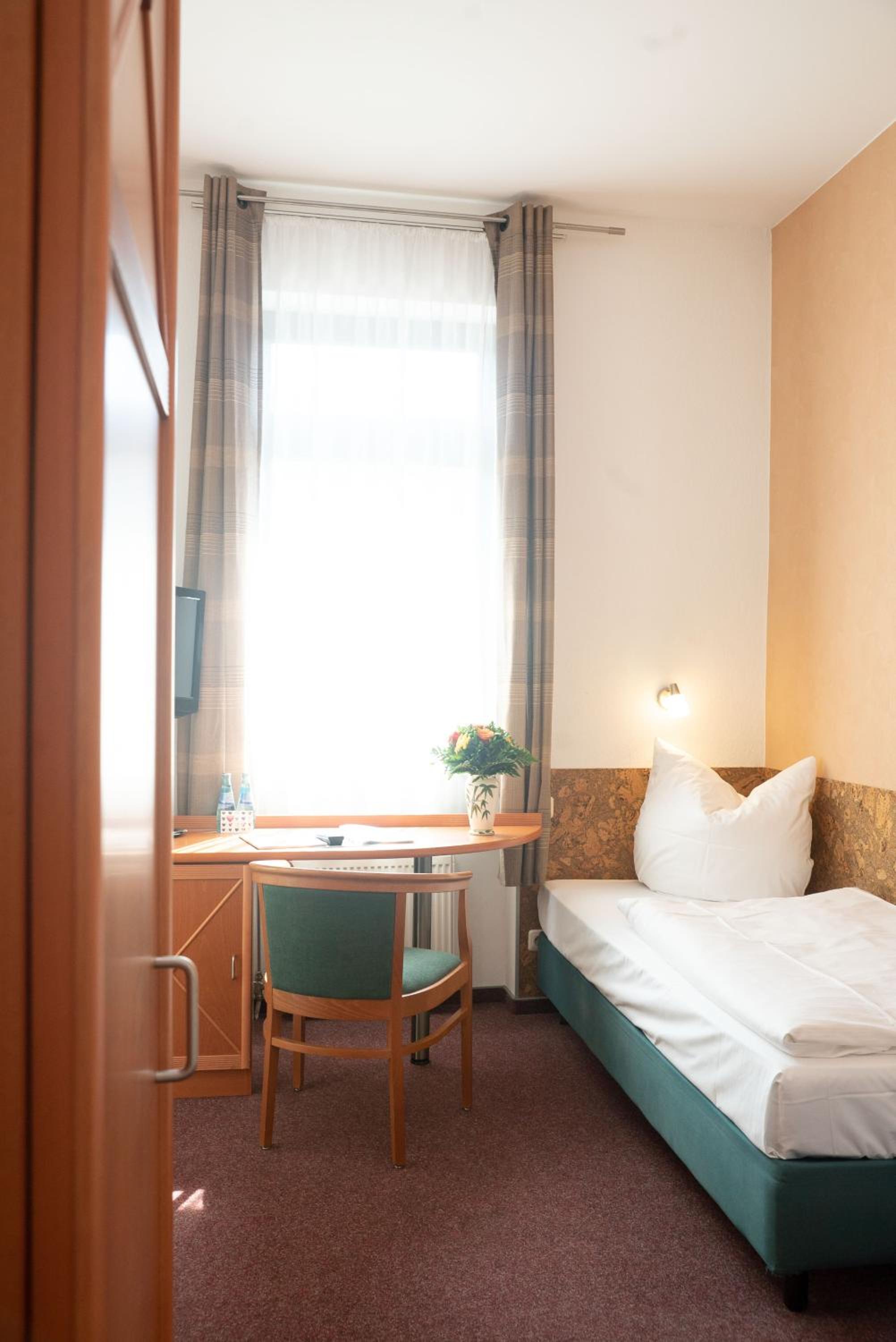 Twin Room - Photo 6