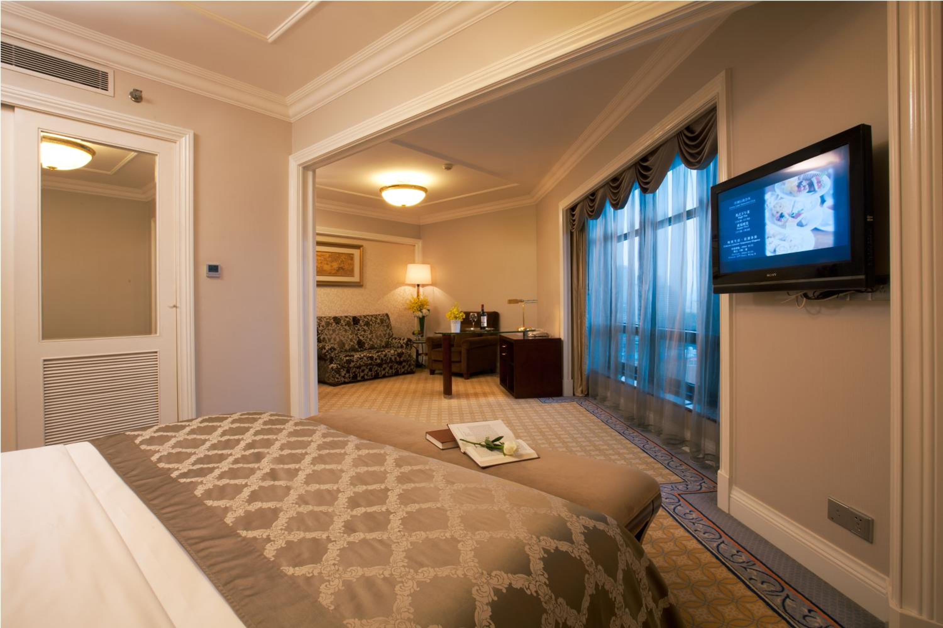 Premier Business Double Room City View photo 3