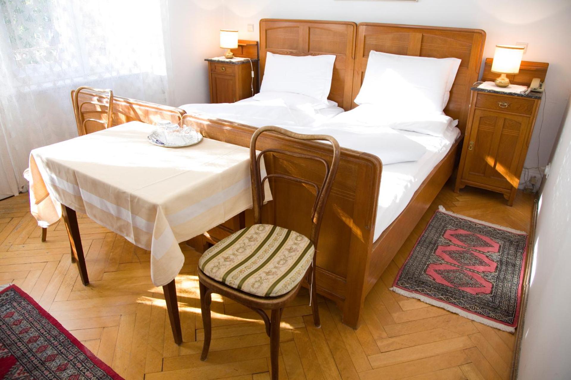 Double or Twin Room - Photo 4