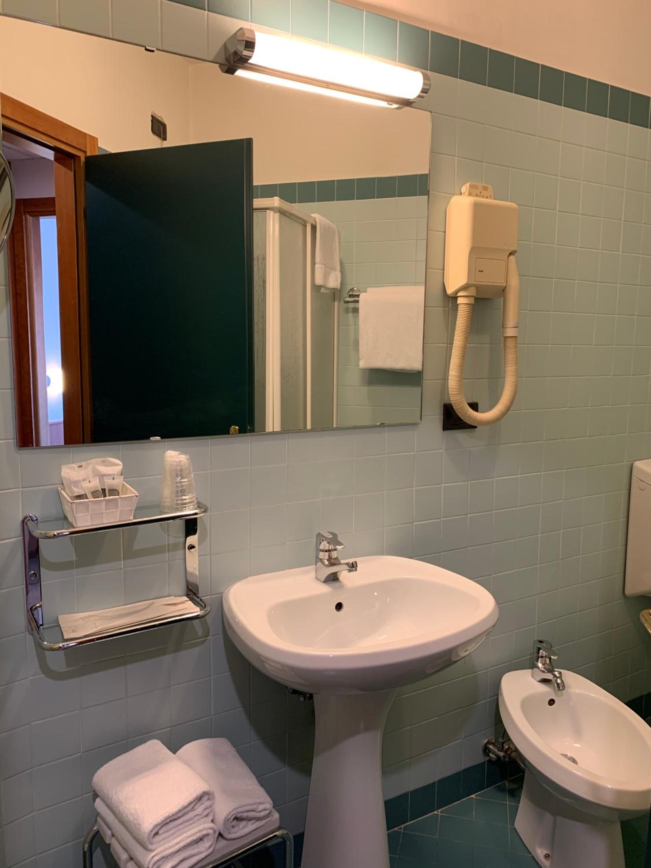 Double Room - Photo 2