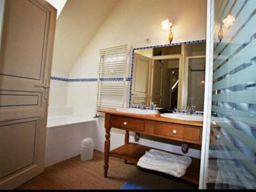 Triple Room with Private Bathroom photo 3