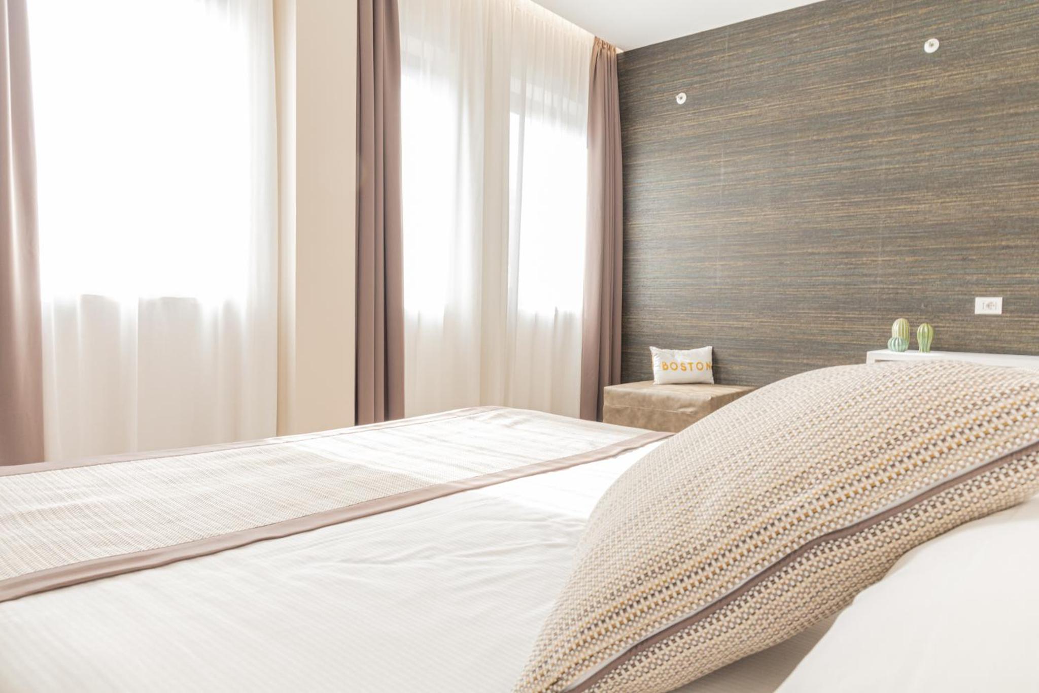 Deluxe Double Room - Photo 10