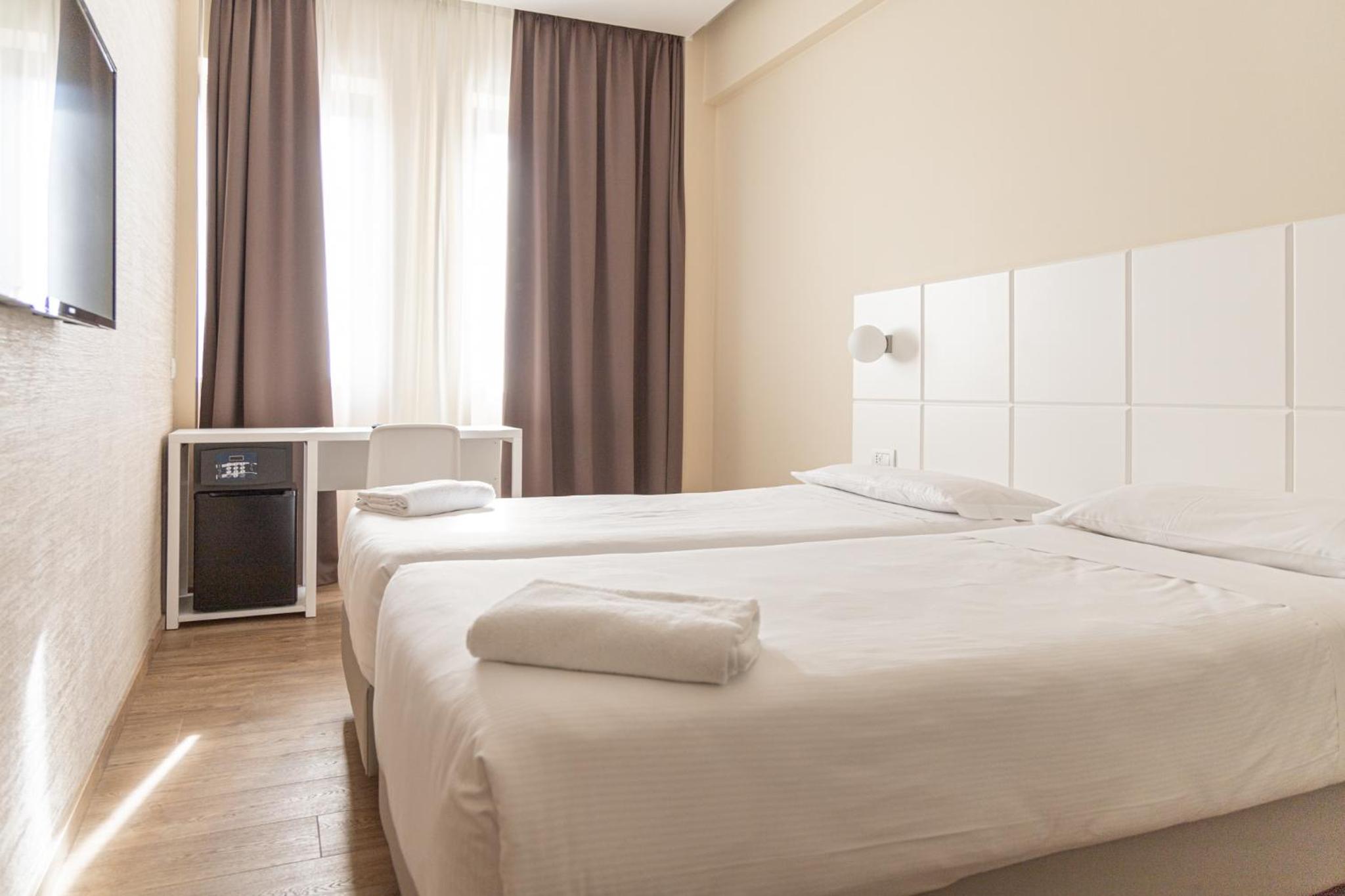 Deluxe Twin Room - Photo 7