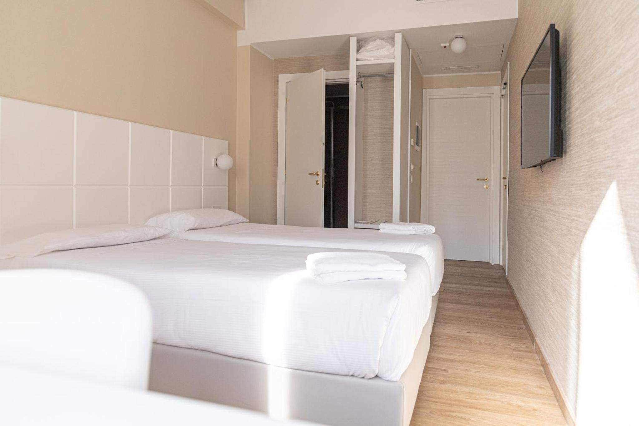 Deluxe Twin Room - Photo 5