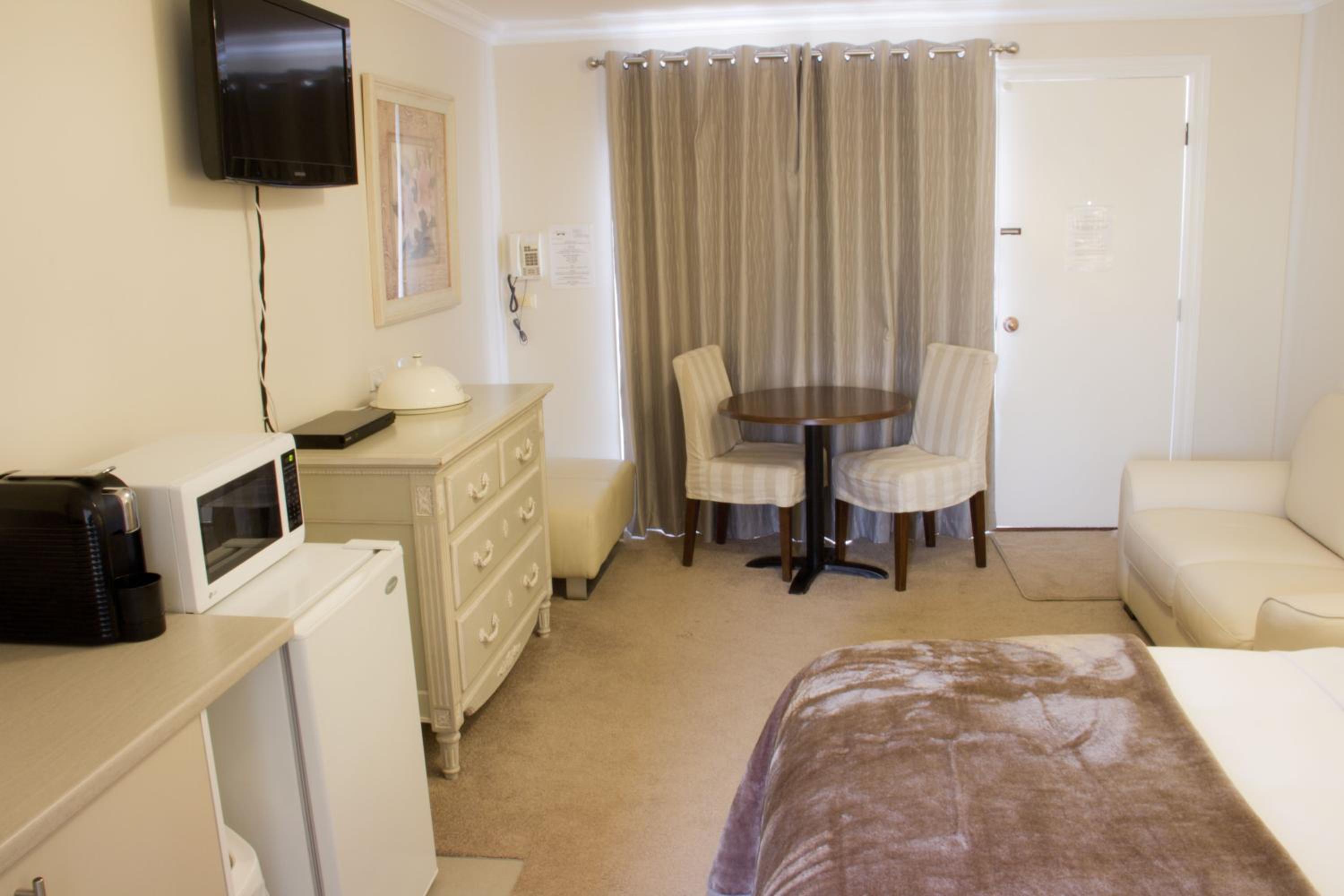 Queen Room photo 1