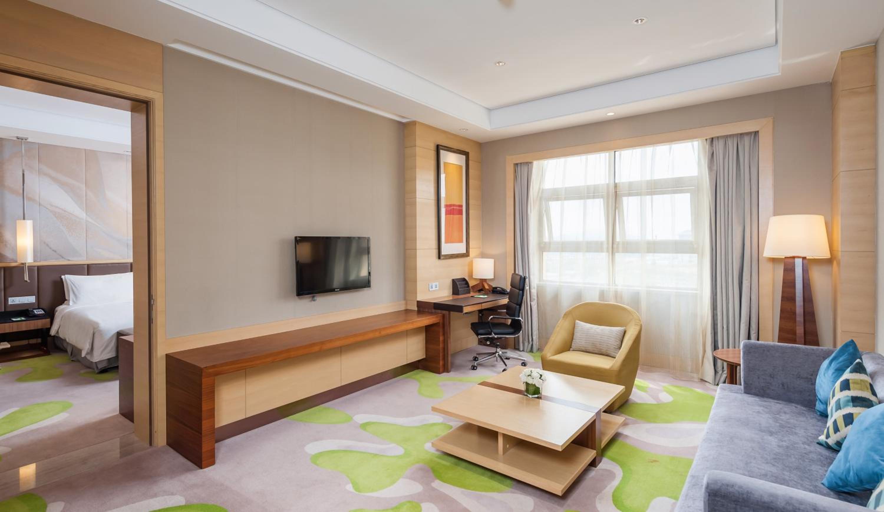 One-Bedroom King Suite with Lounge Access - Non-Smoking photo 3