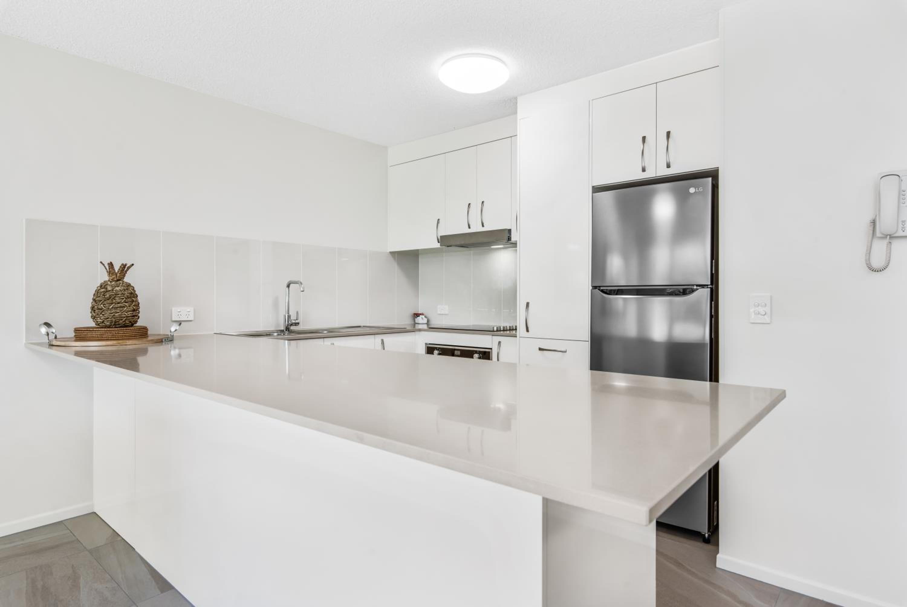 Premium Two Bedroom Apartment- Mid Floor photo 3