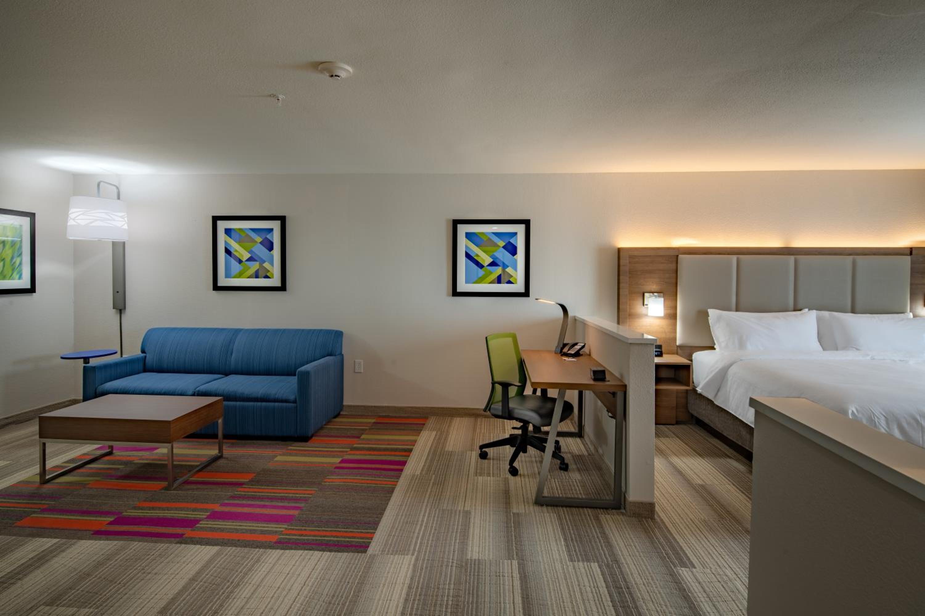 Two-Bedroom Suite photo 3