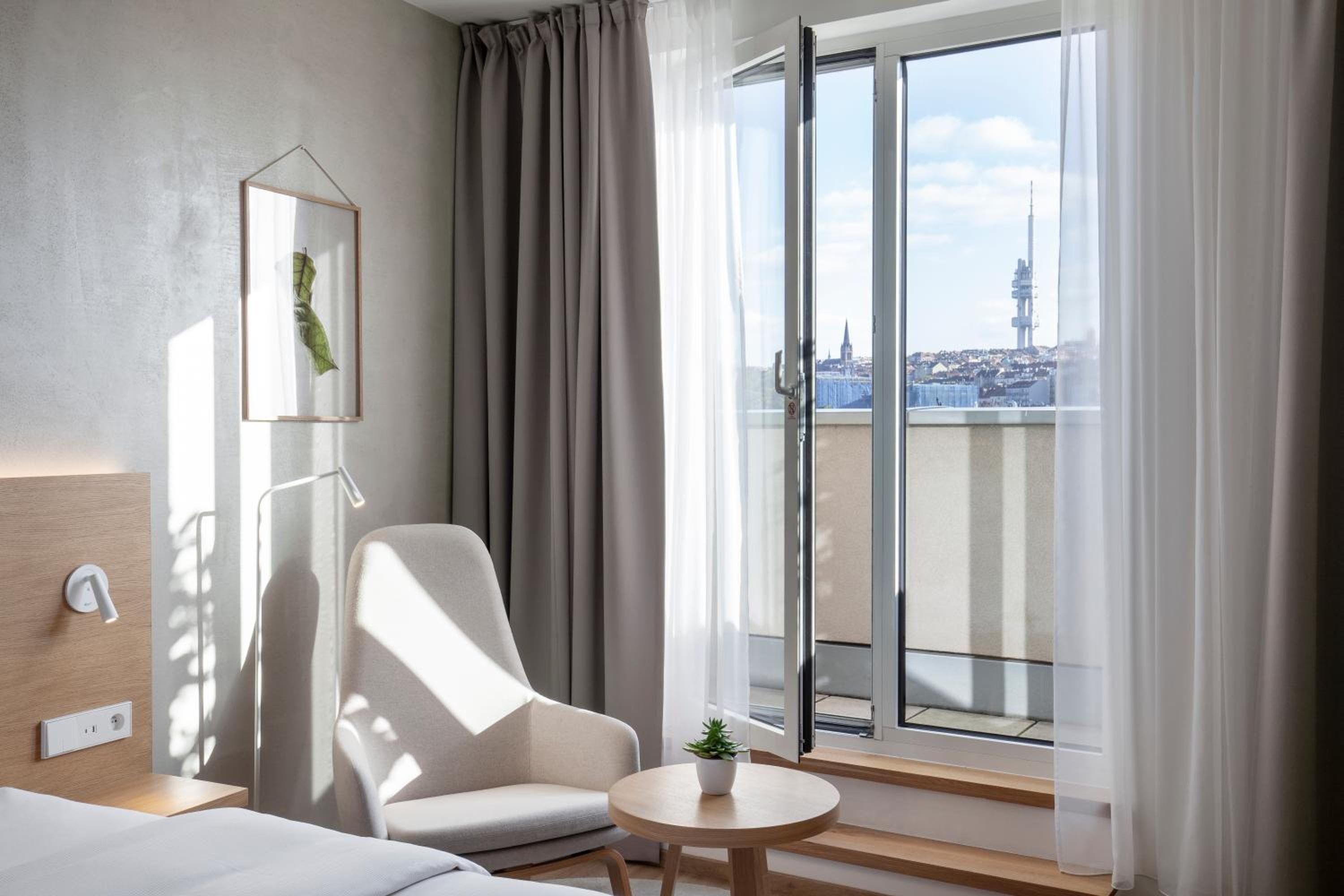 Premium King Room with Balcony photo 2