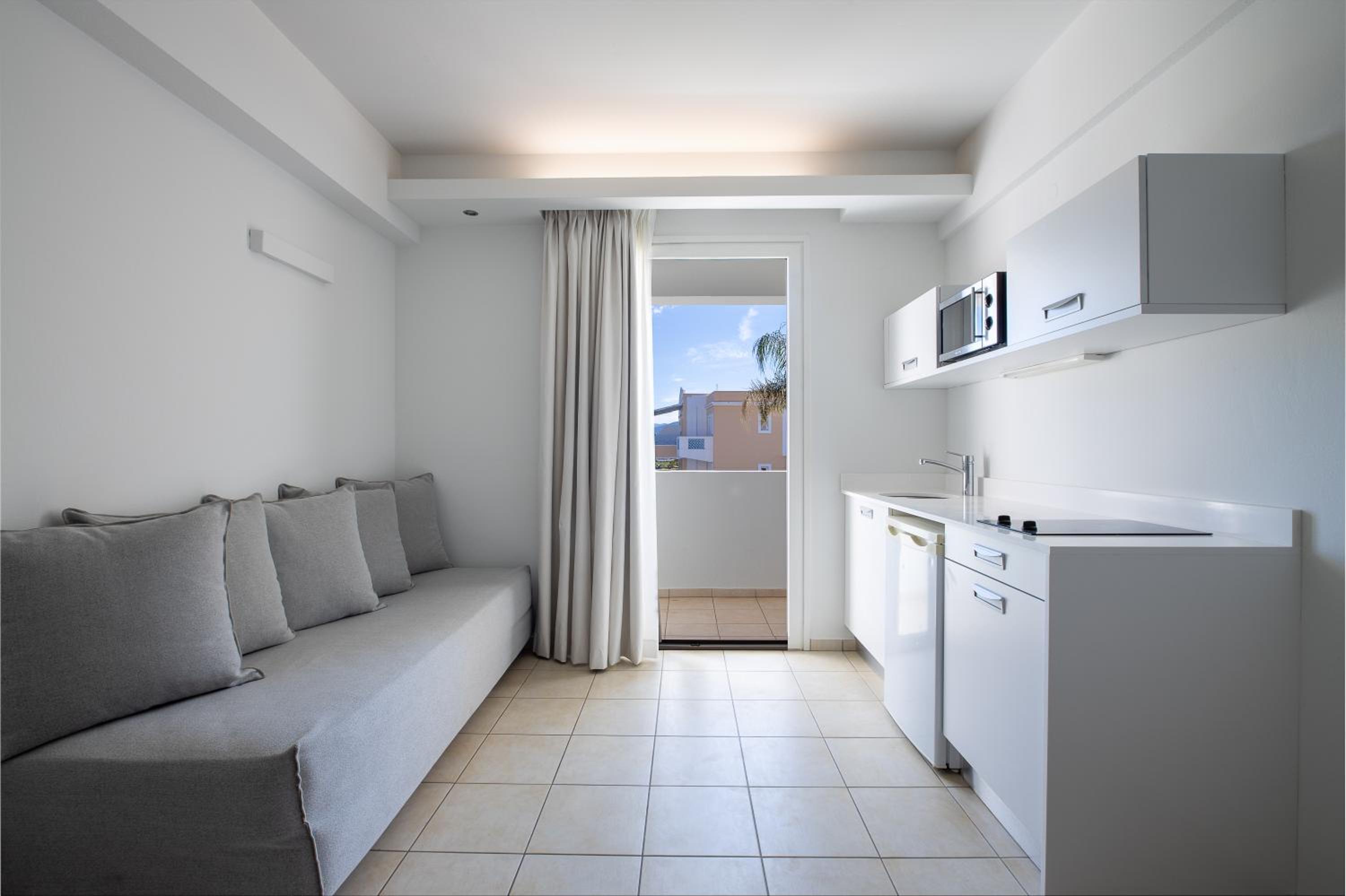 Apartment with Side Sea View - Photo 12