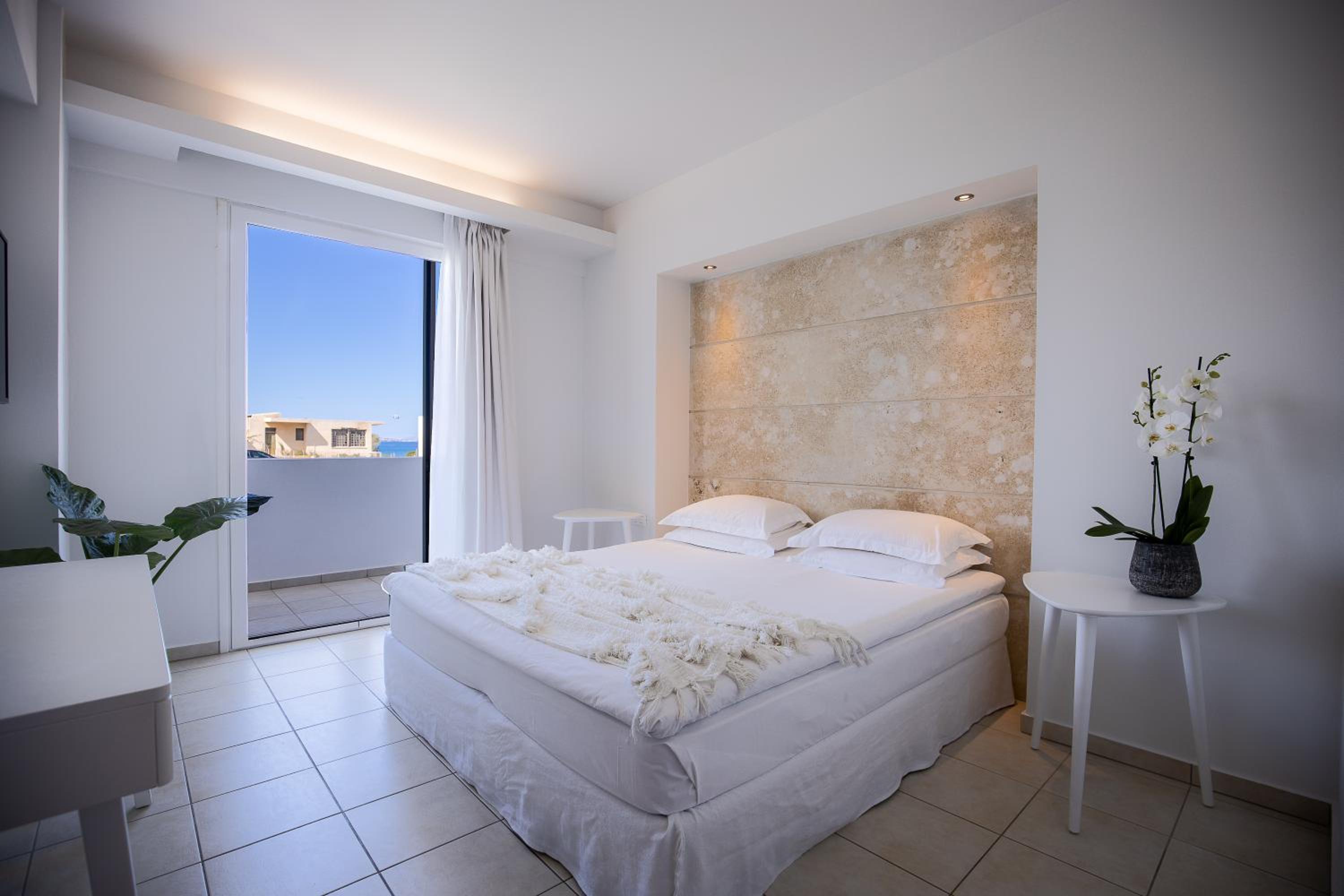 Apartment with Side Sea View - Photo 9
