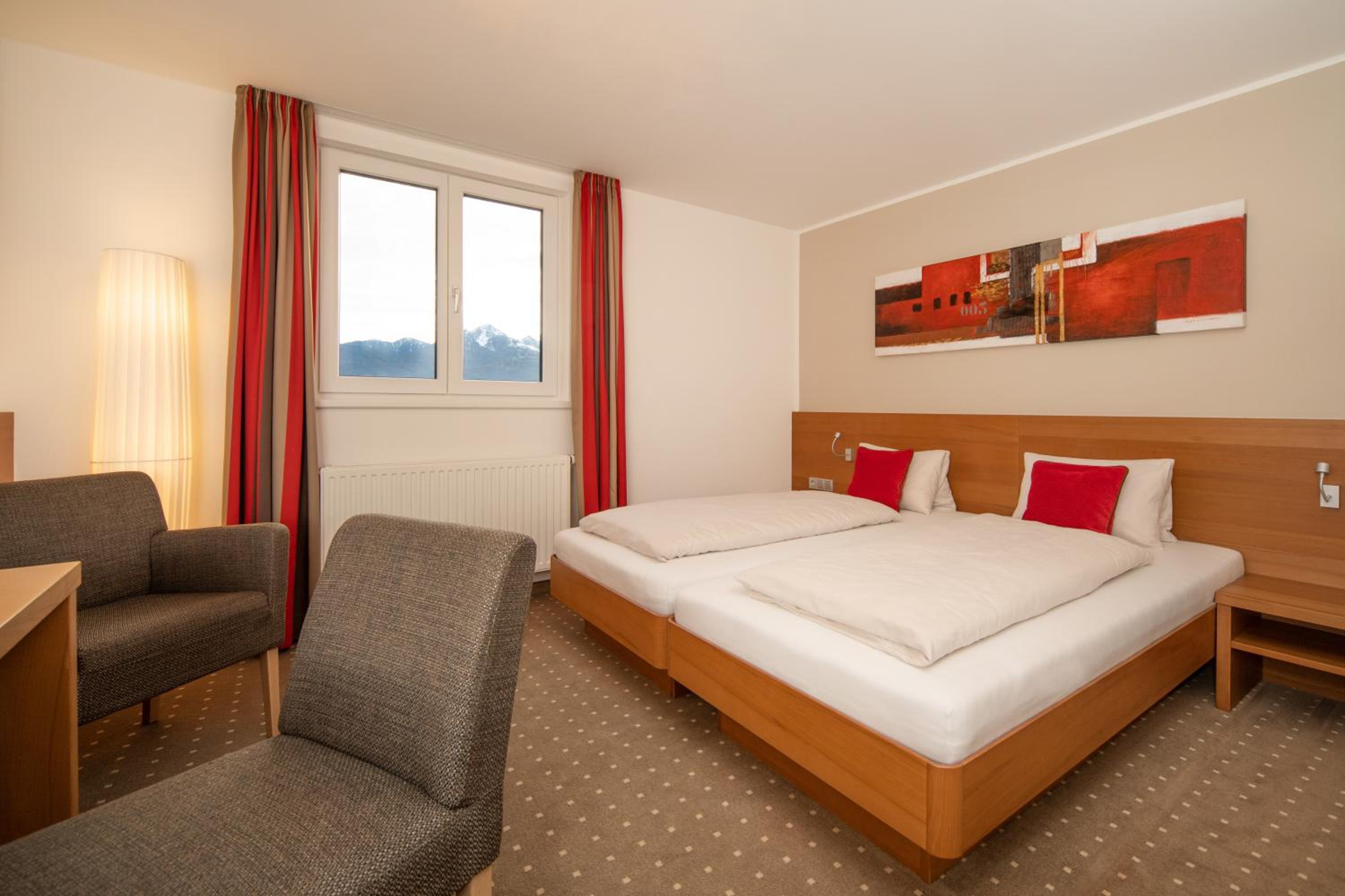 Twin Room - Photo 7