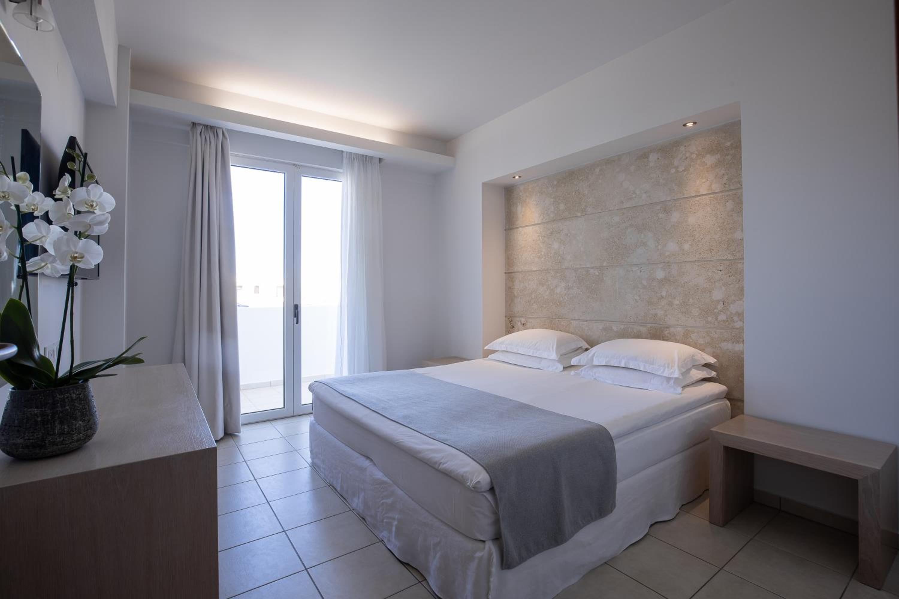 Apartment with Side Sea View - Photo 6