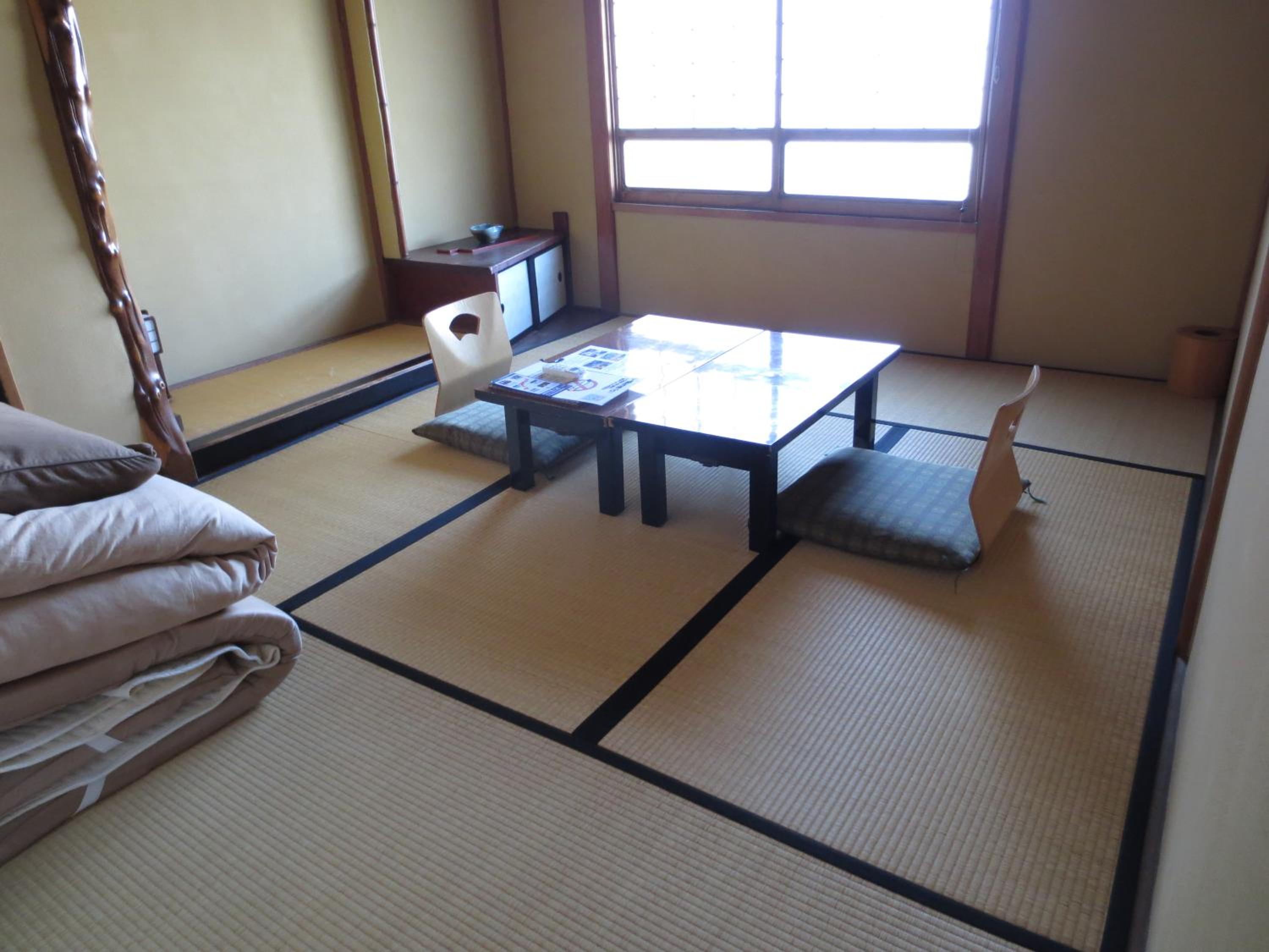 Japanese-Style Triple Room with Shared Bathroom - No View photo 1
