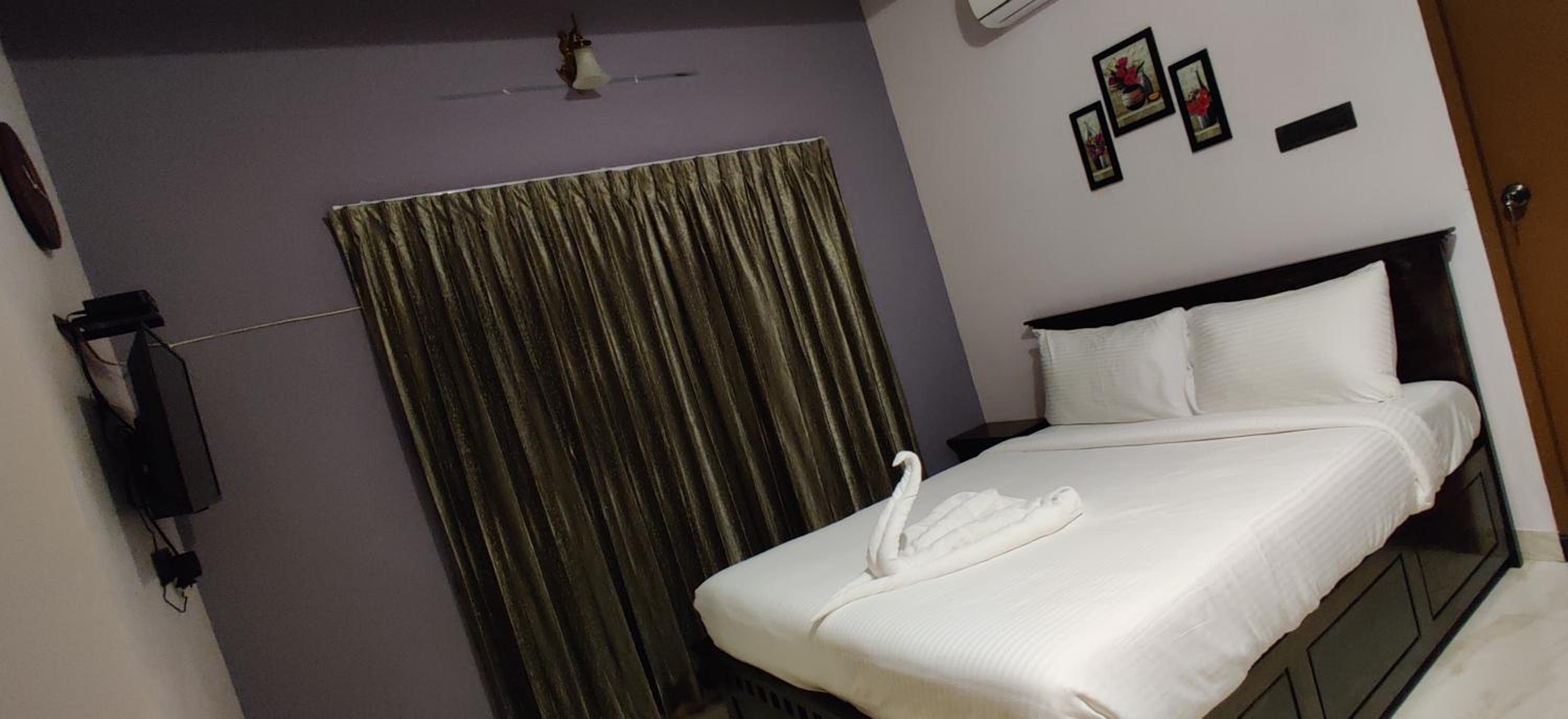 Standard Queen Room