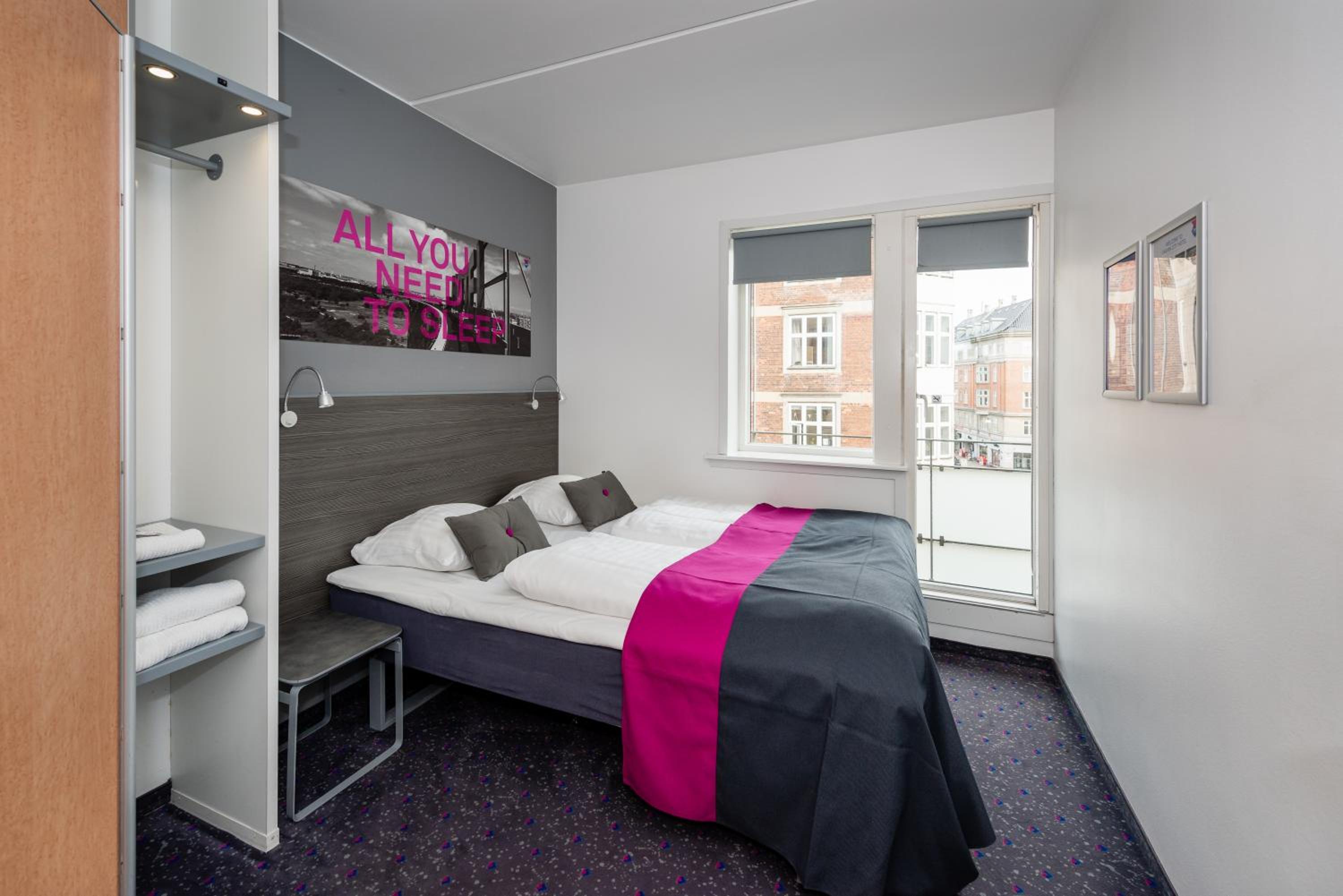Commodore Room