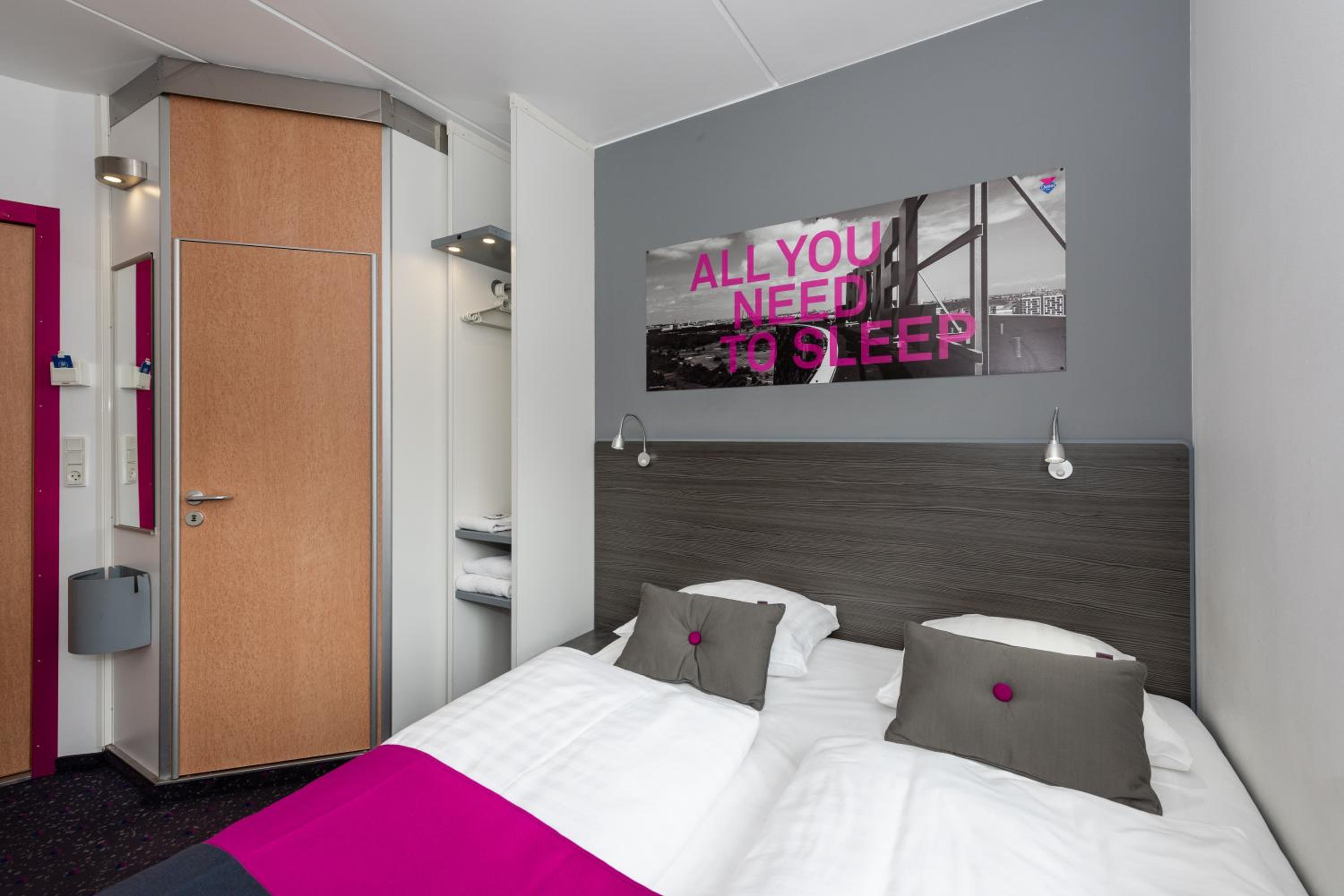Commodore Room