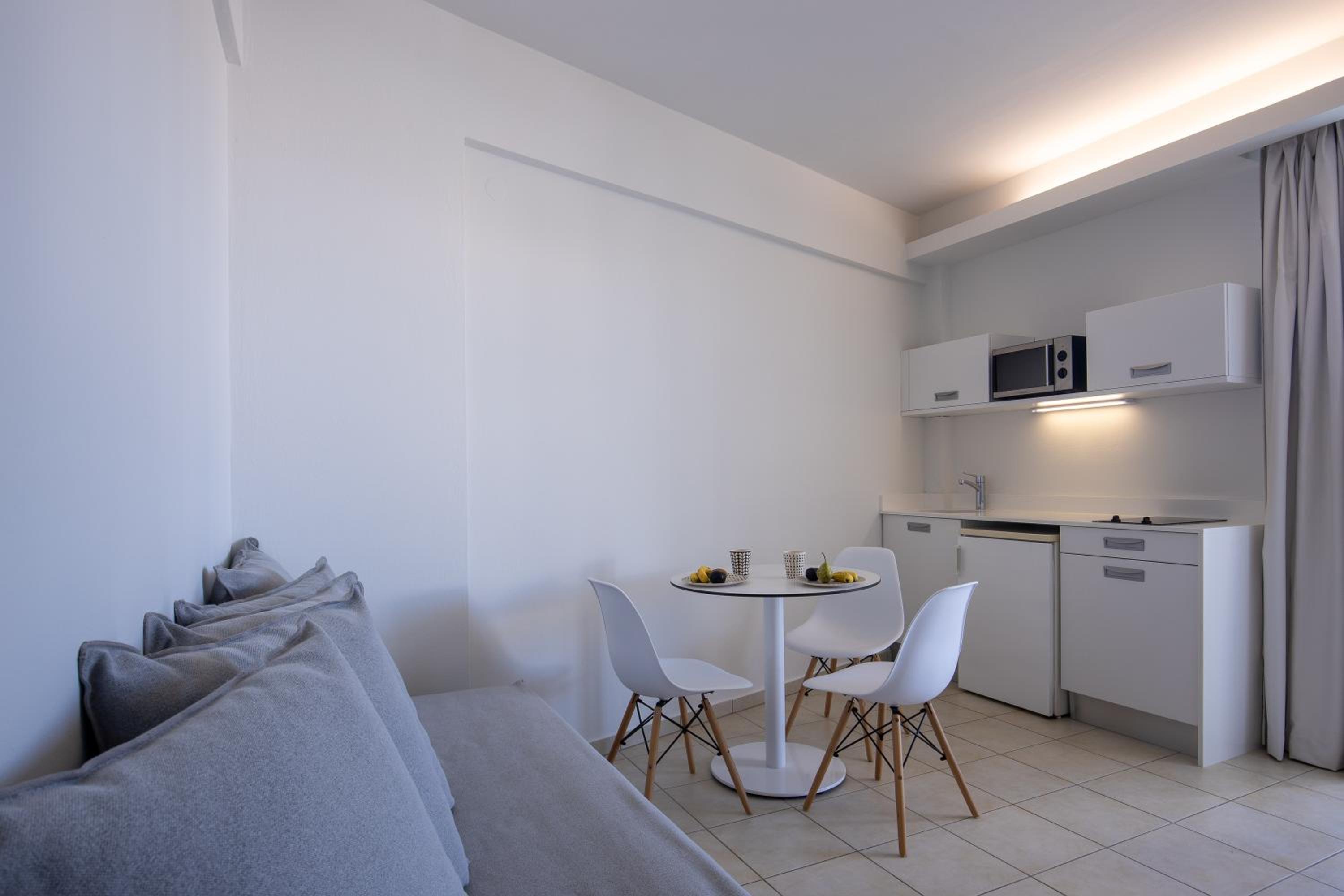 Apartment with Side Sea View - Photo 7