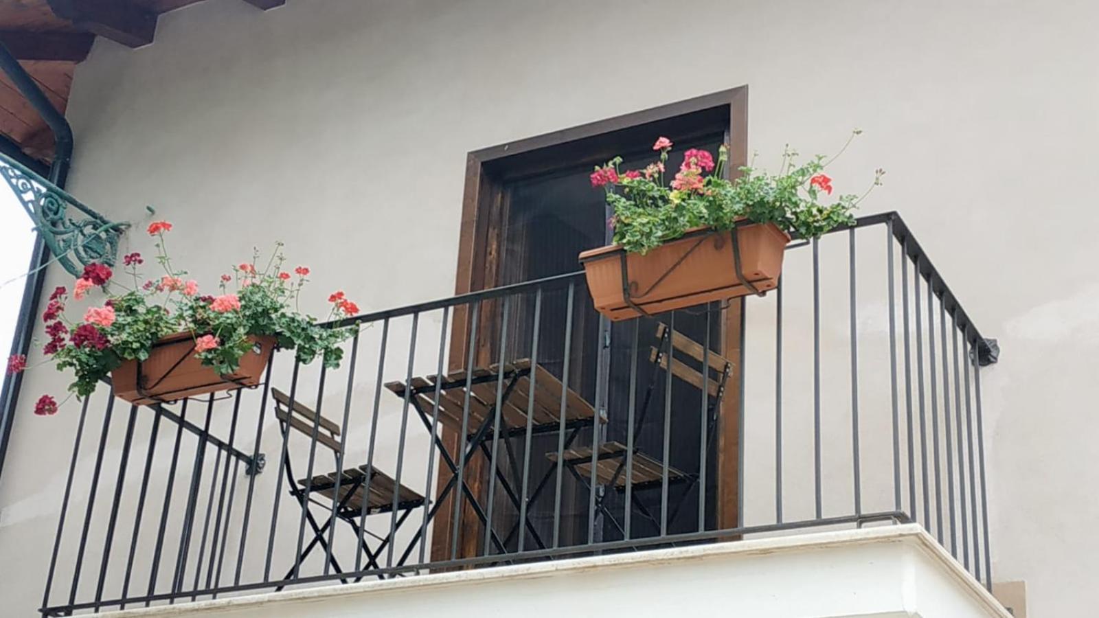 Deluxe Double Room with Balcony - Photo 3