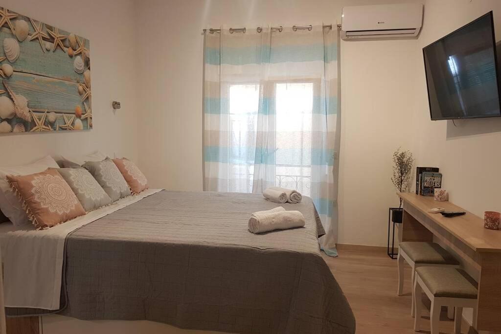One-Bedroom Apartment - Photo 1