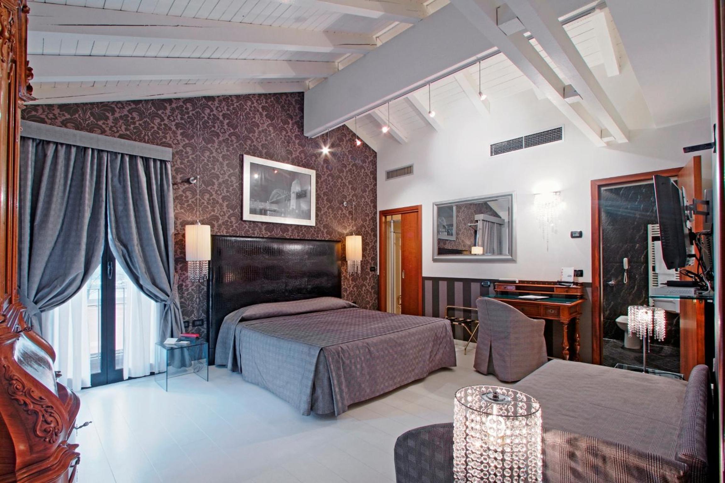 Junior Suite - Photo 1