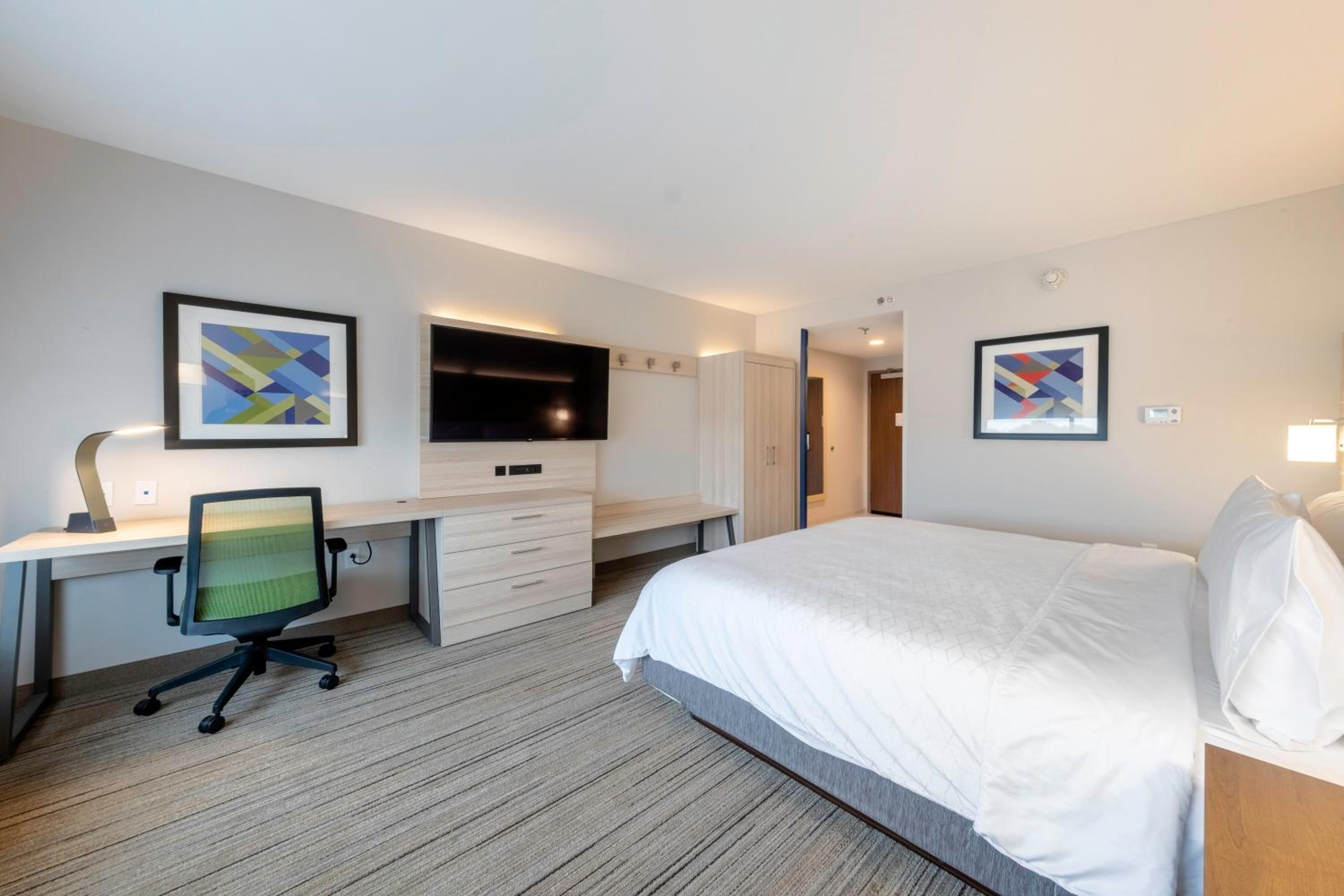 Standard King Room - Photo 1