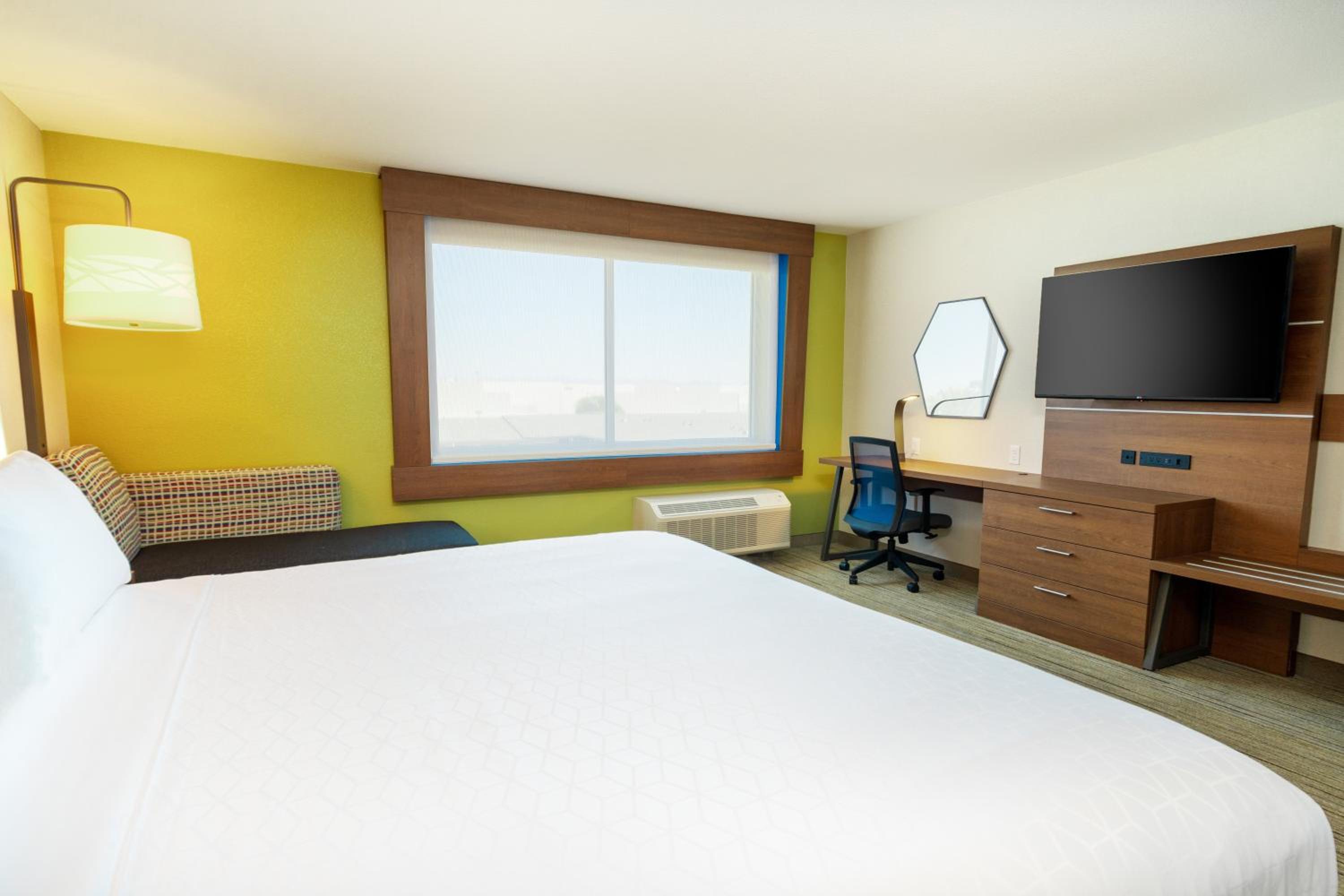 Standard King Room - Photo 3