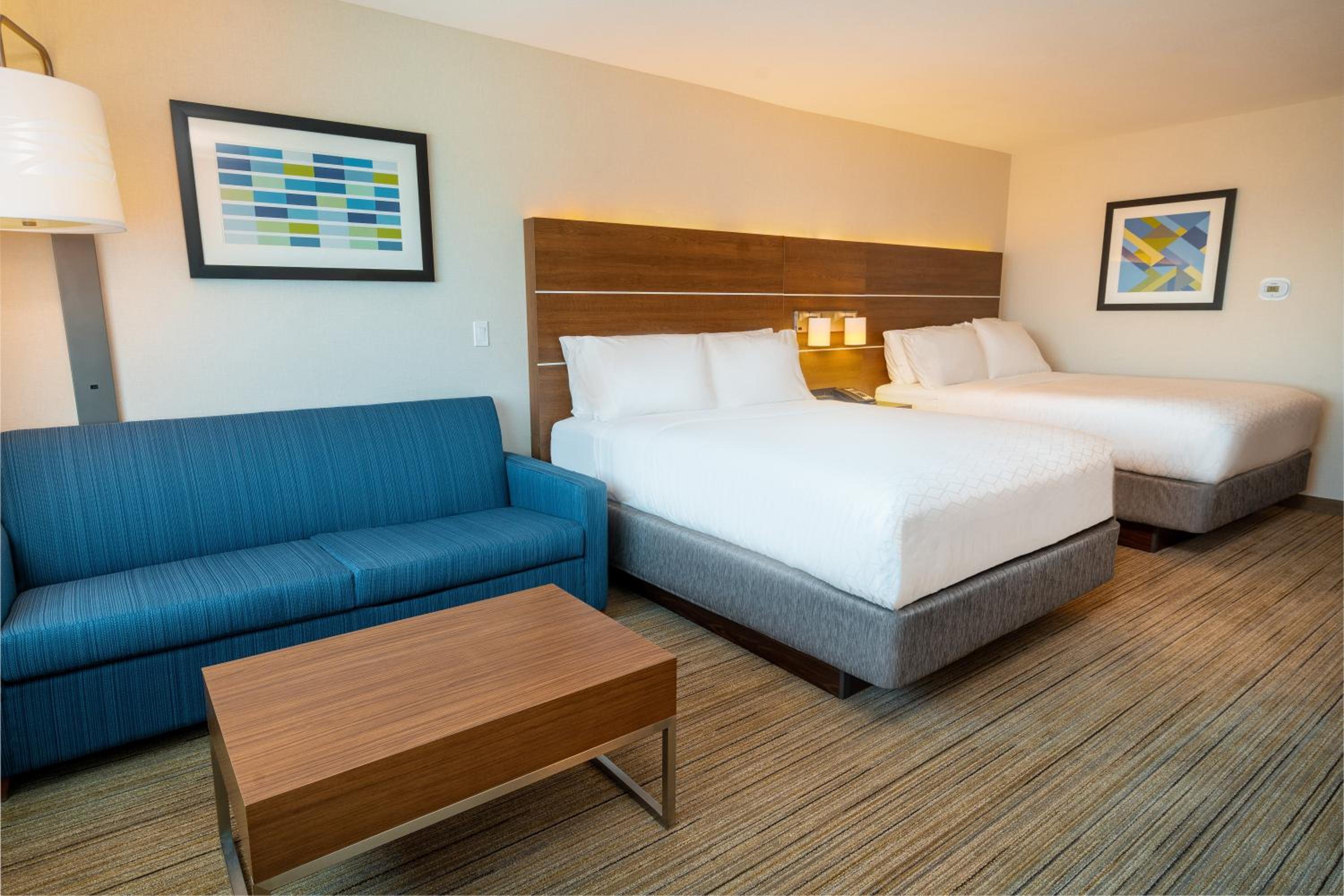Suite with Two Queen Beds - Photo 4