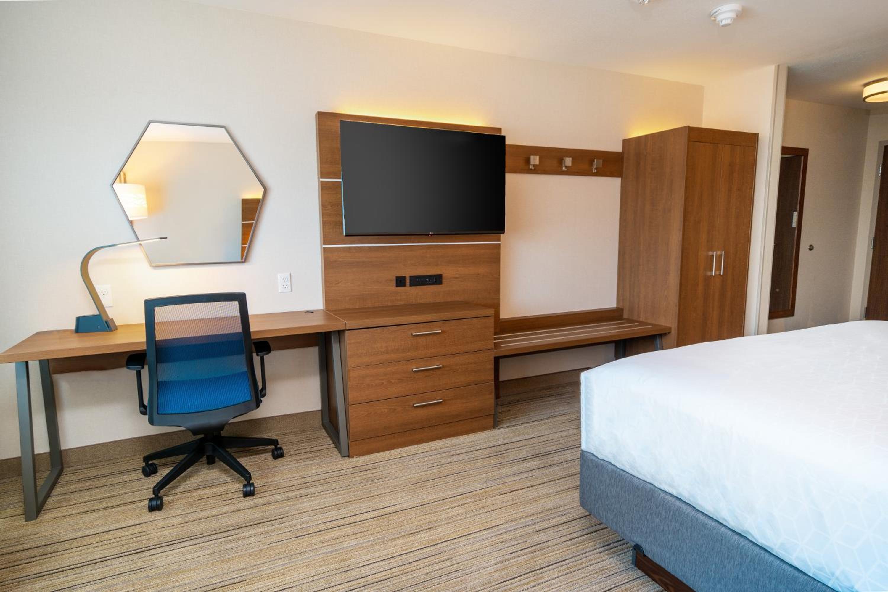 Standard King Room - Photo 4