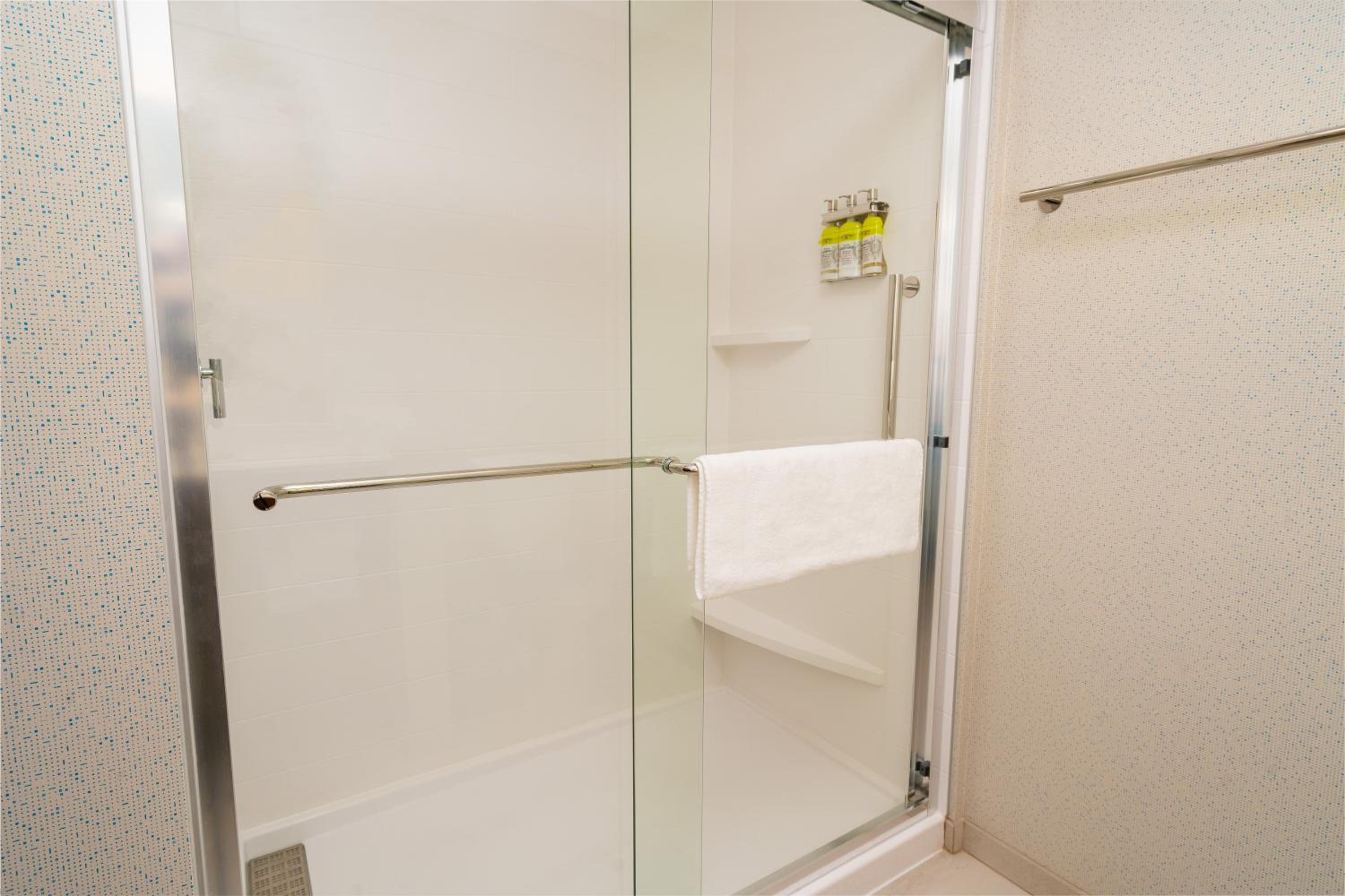 Standard King Room - Photo 5