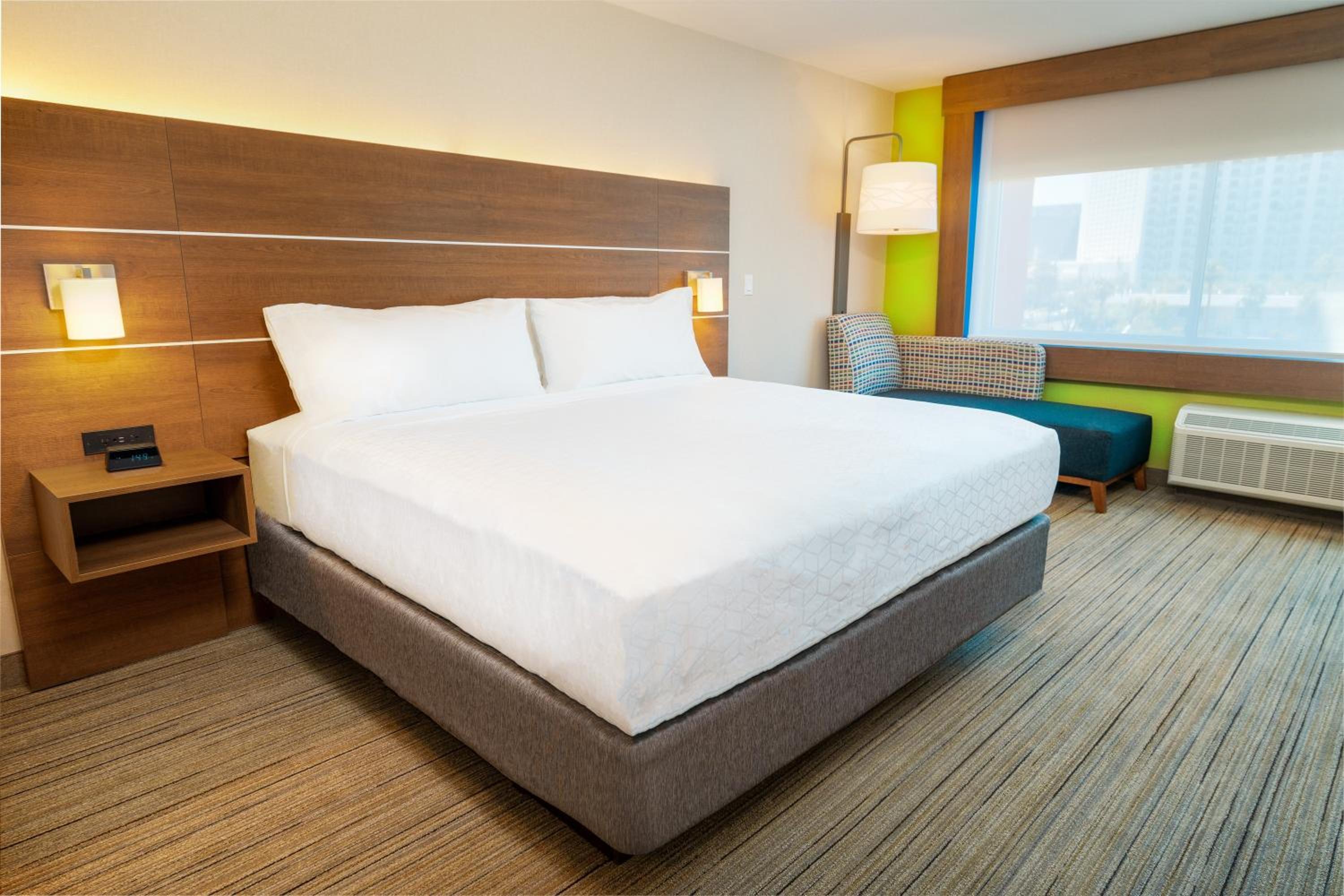 Standard King Room - Photo 2